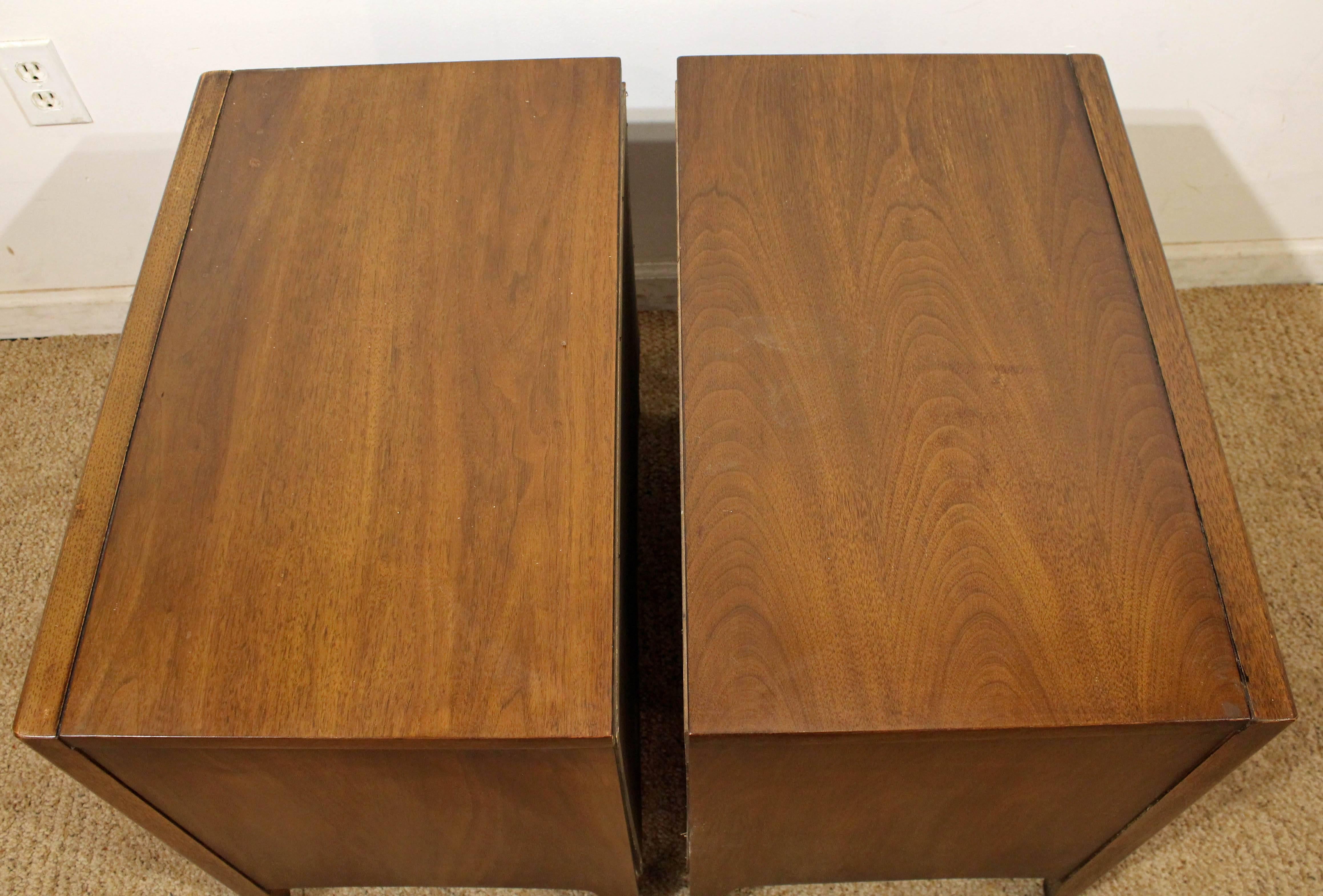 broyhill nightstands
