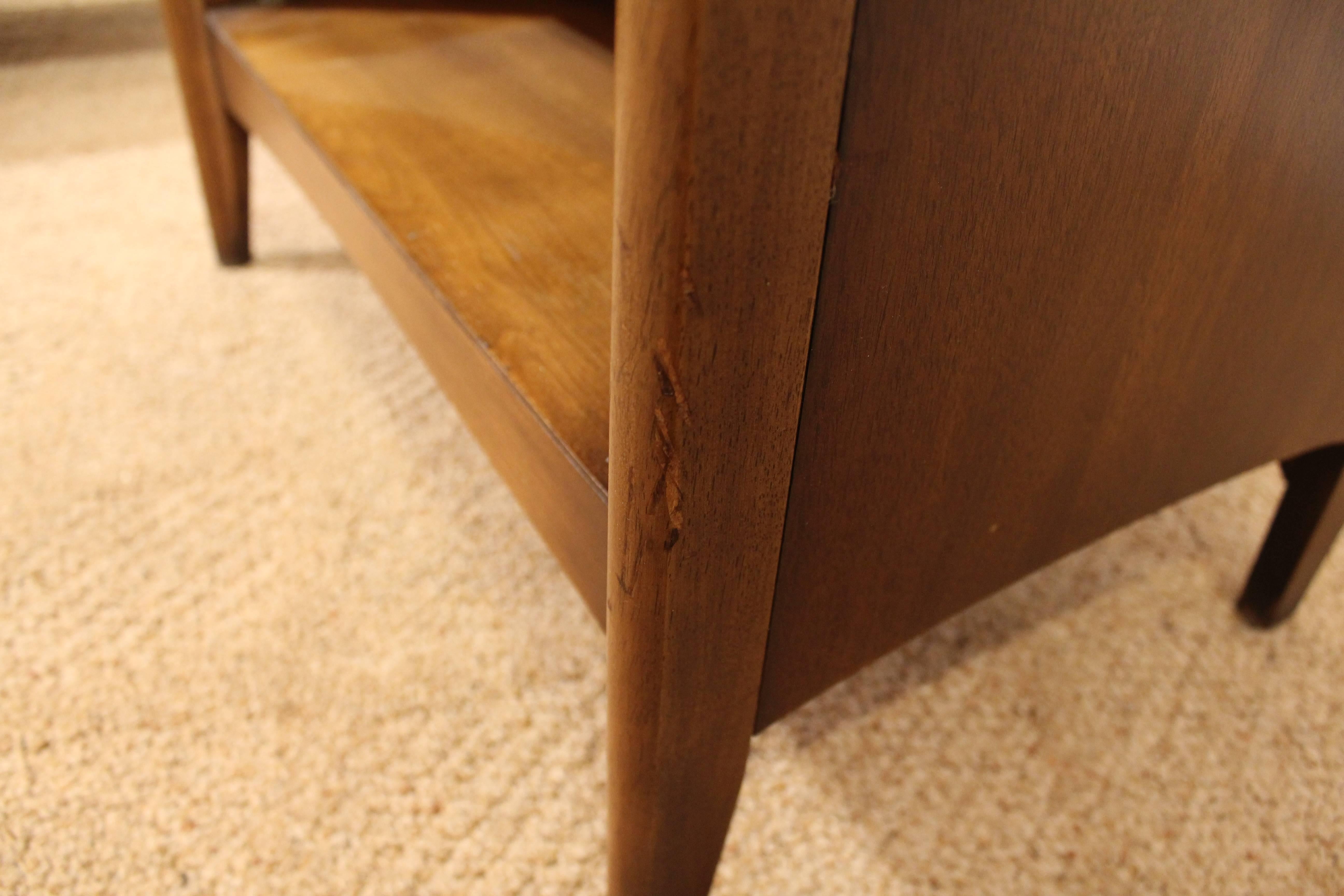 Mid-20th Century Pair of Mid-Century Modern Broyhill Emphasis Walnut Nightstands