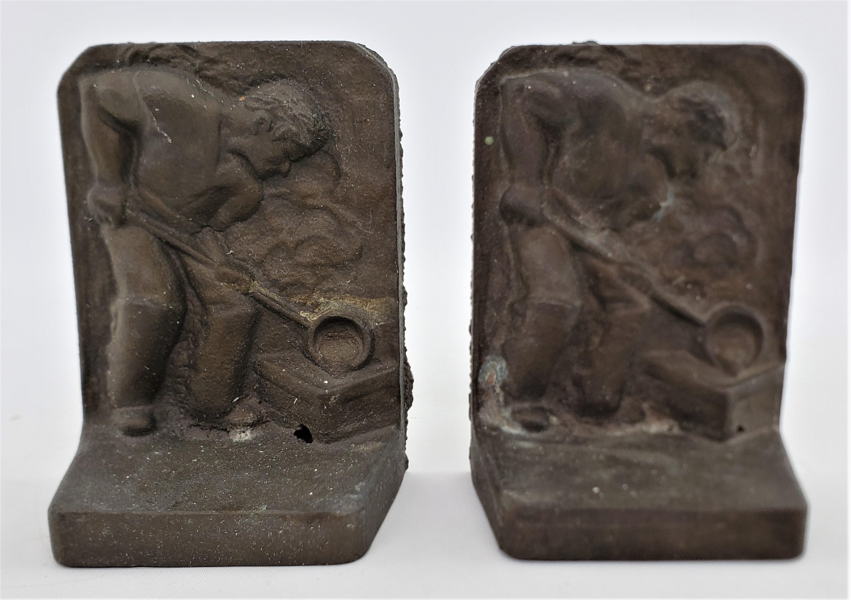 Paar brutalistische Buchstützen aus gegossenem Messing von einem männlichen Gießereiarbeiter aus der Mitte des Jahrhunderts im Angebot 1