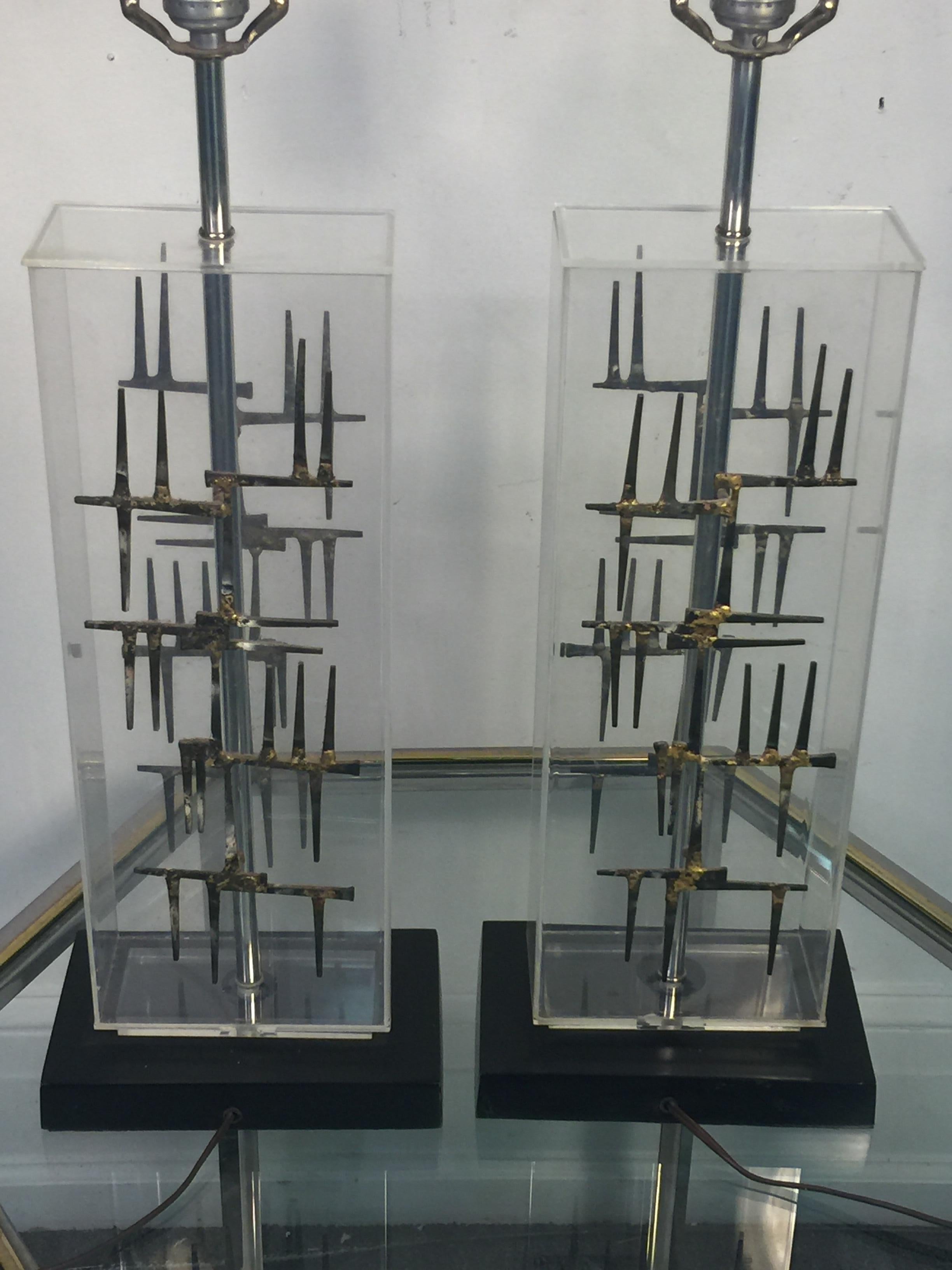 Pair of Mid-Century Modernist Brutalist Nail and Lucite Lamps For Sale 2