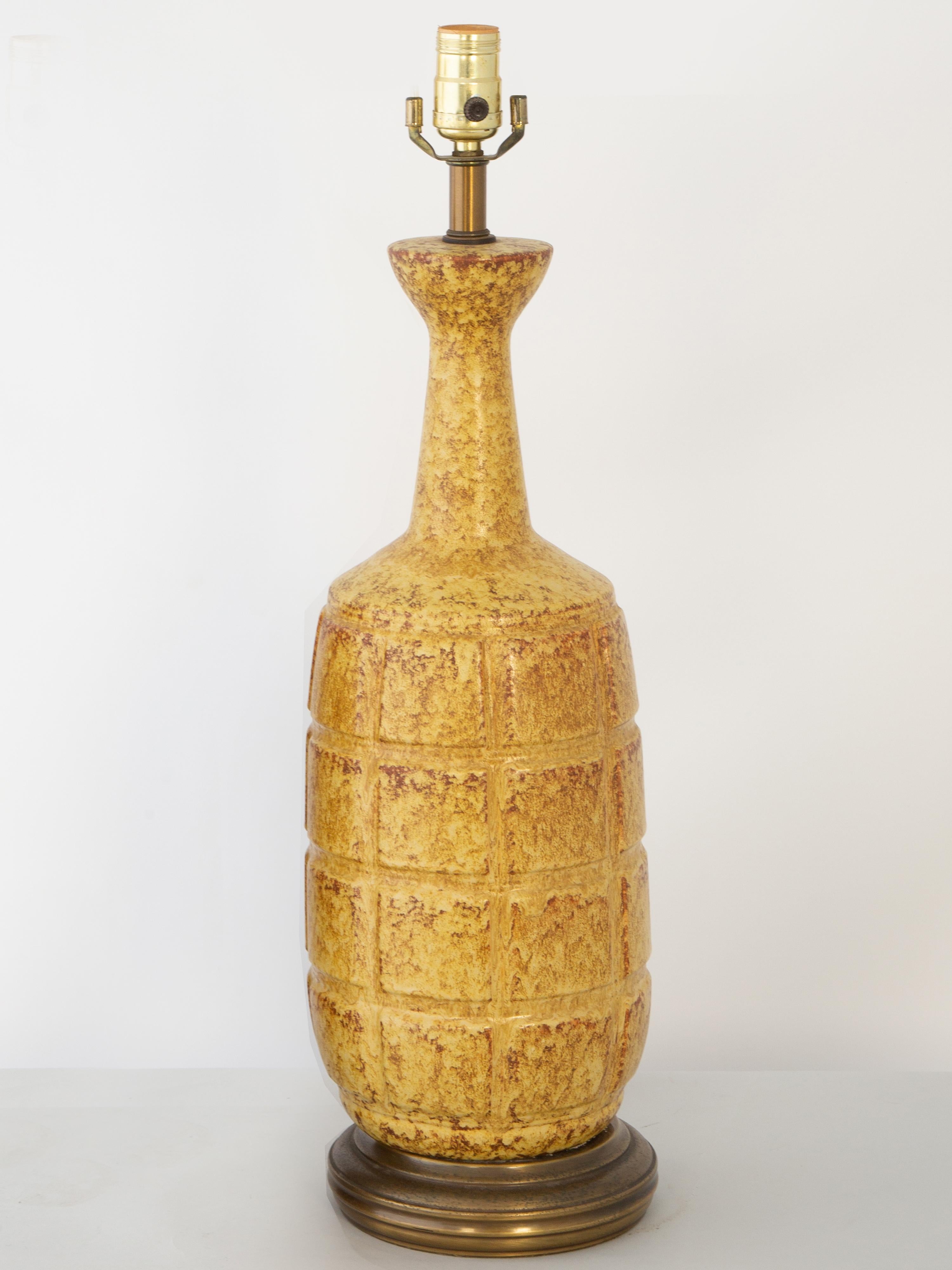 Brutalisme Paire de lampes-vases en poterie brutaliste du milieu du siècle dernier en vente