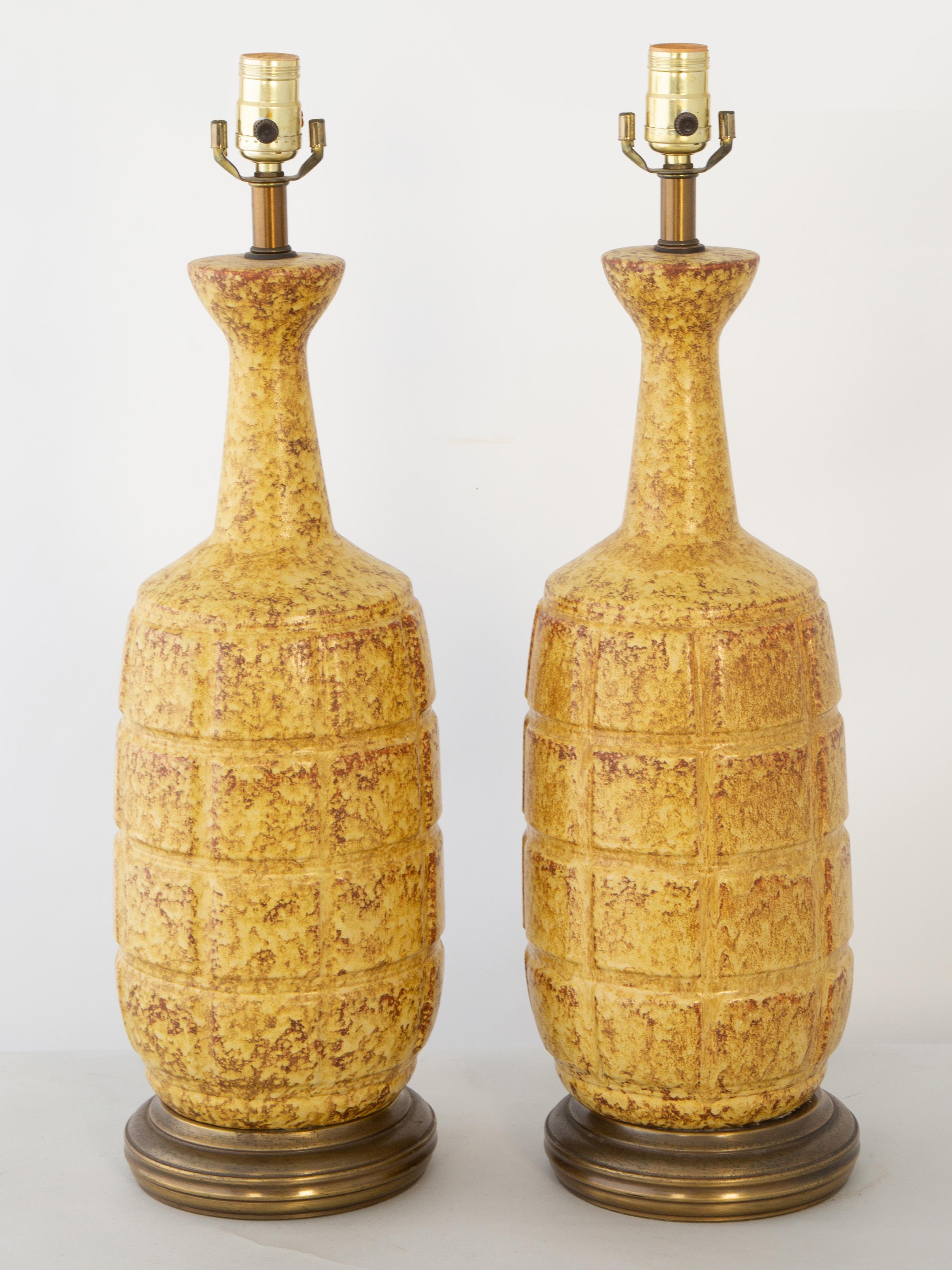 italien Paire de lampes-vases en poterie brutaliste du milieu du siècle dernier en vente