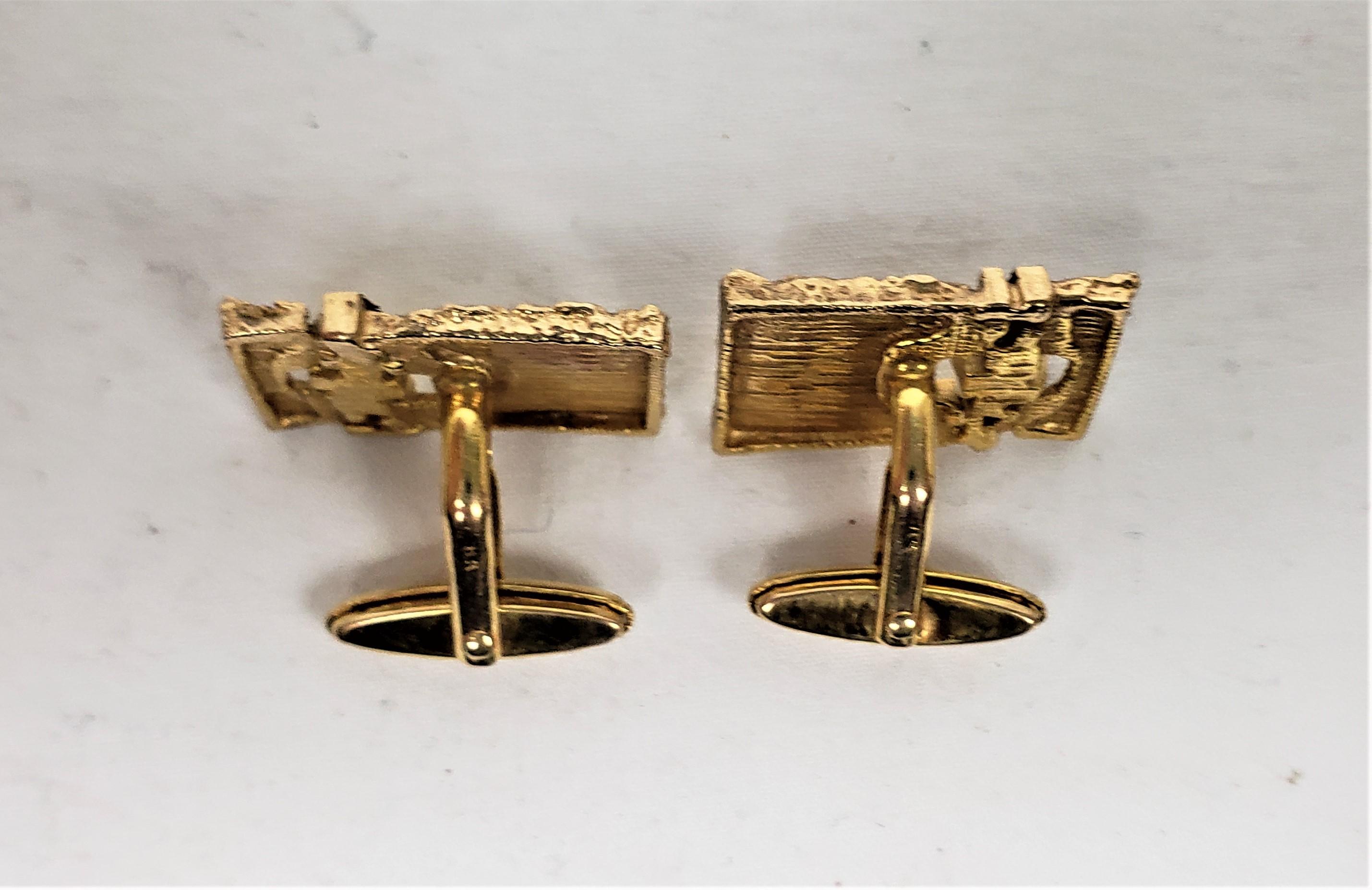 Pair of Mid-Century Modern Brutalist Styled 18 Karat Yellow Gold Cufflinks For Sale 5