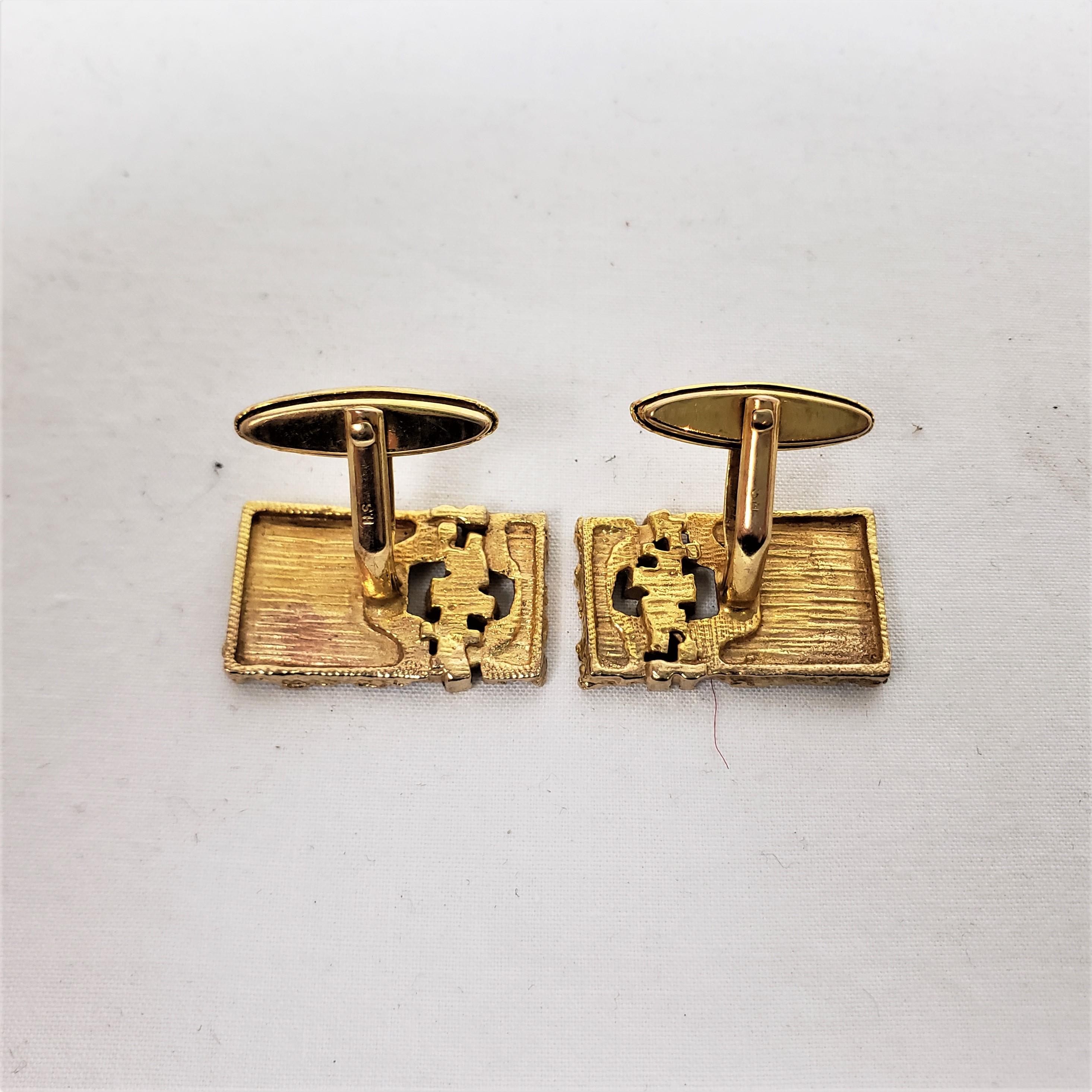 Pair of Mid-Century Modern Brutalist Styled 18 Karat Yellow Gold Cufflinks For Sale 1