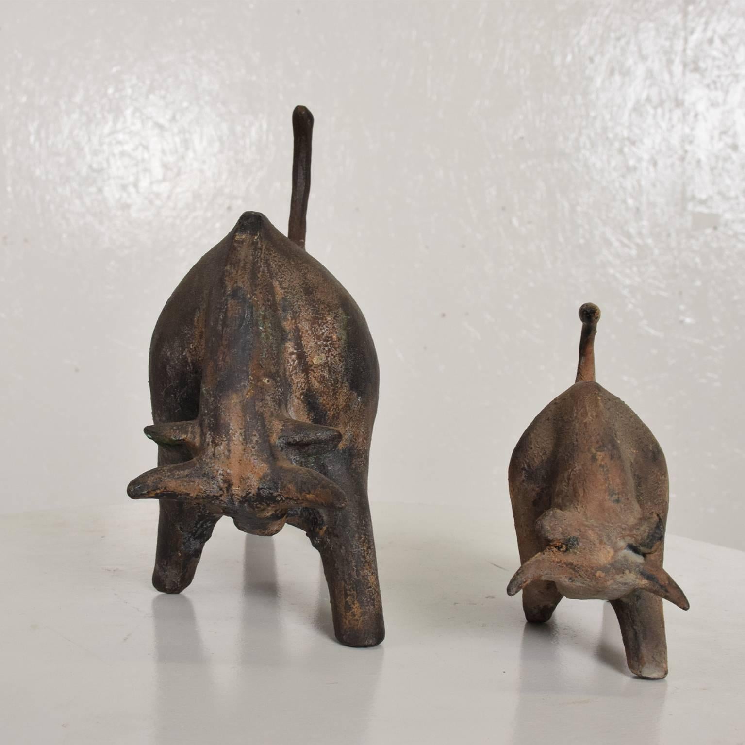 For your consideration a pair of iron bull sculptures. Made in Japan, circa 1960s.
Dimensions:
Large 8 3/8