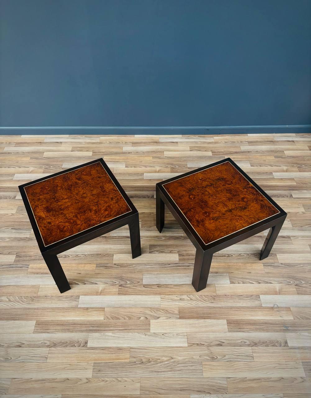 Américain Paire de tables d'appoint en broussin de style mi-siècle moderne en vente
