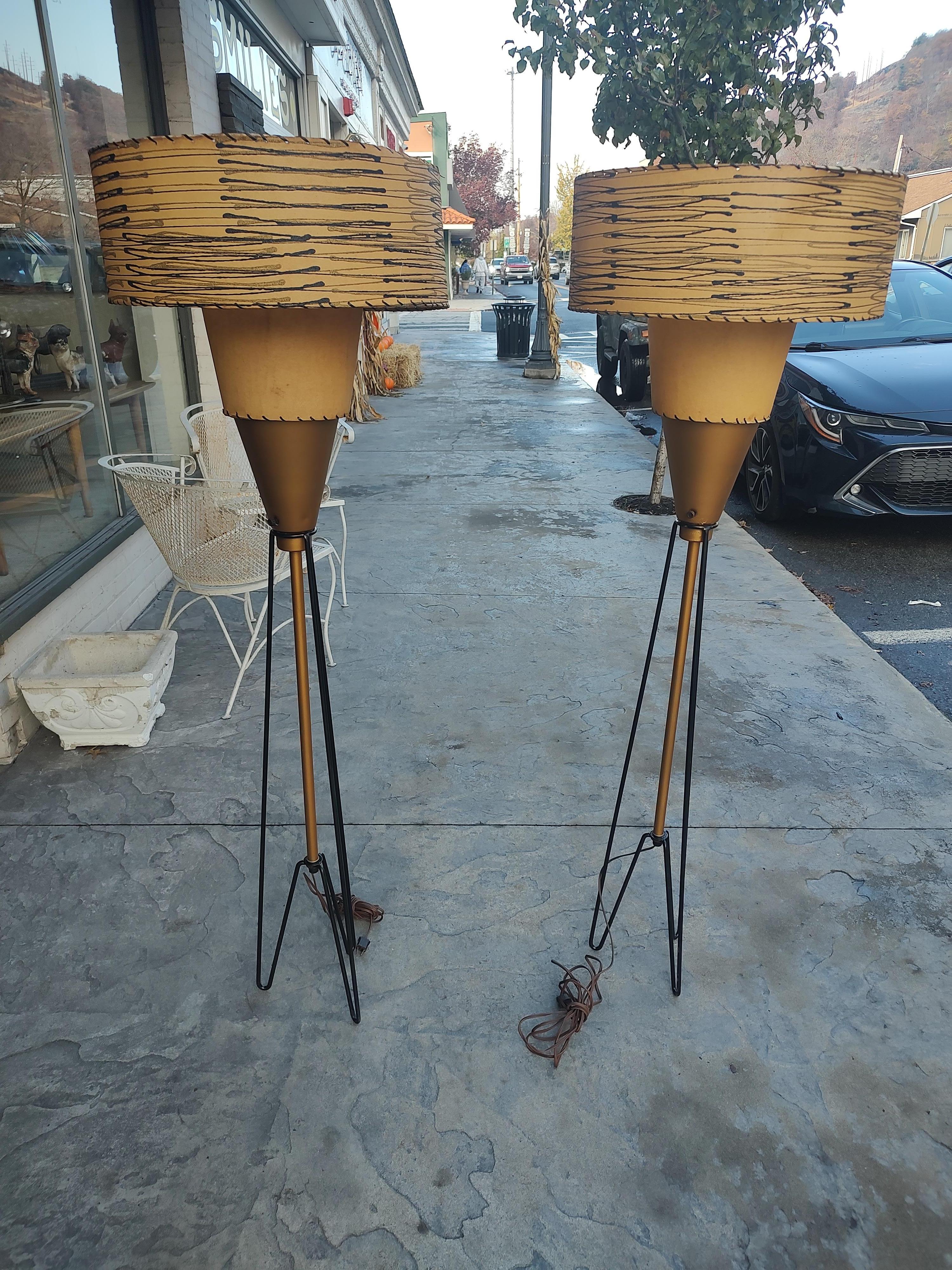 Pair of Mid Century Modern C1950s Floor Lamps Atomic Towers by Majestic Lamp Co. For Sale 6