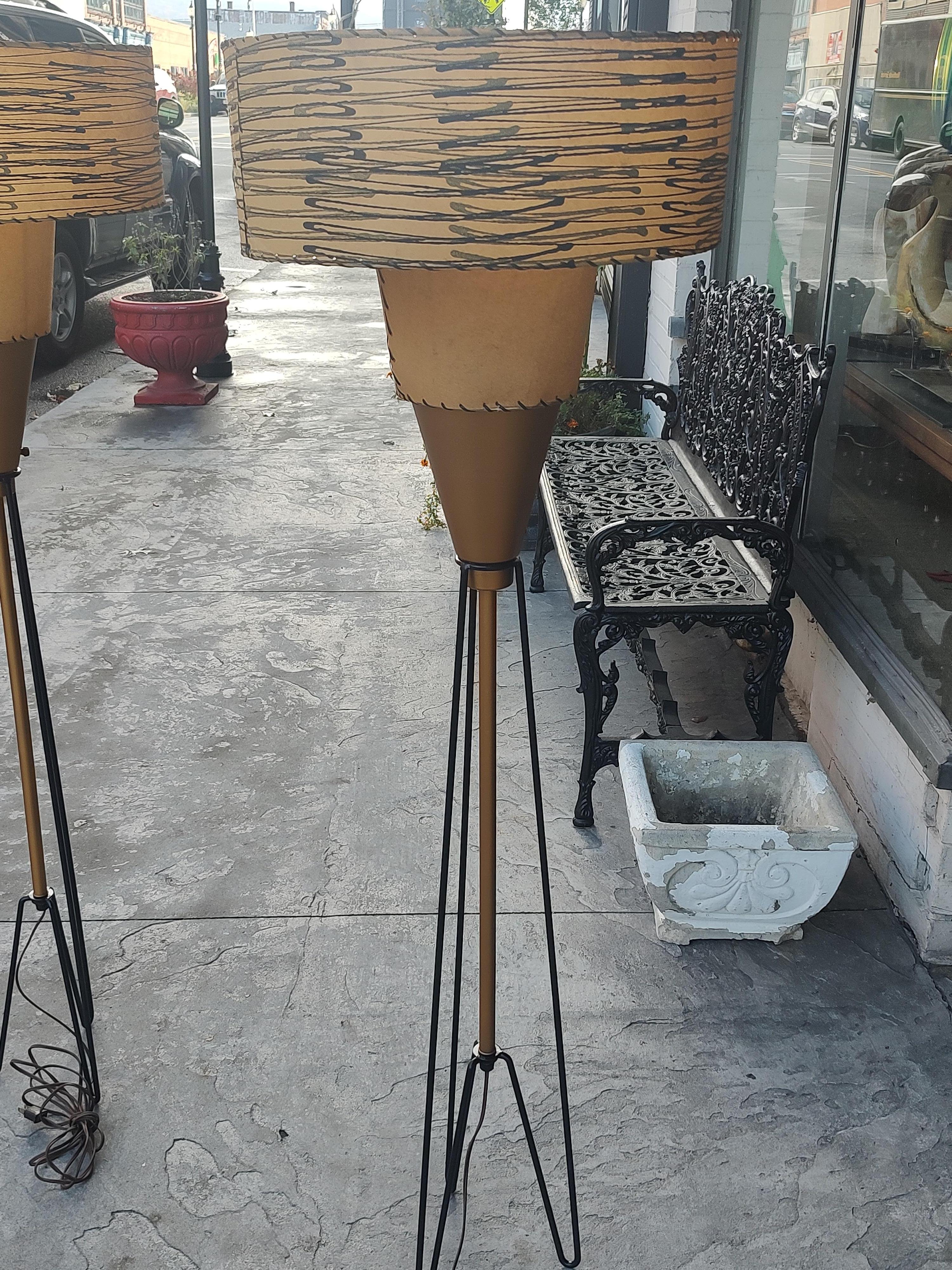 Pair of Mid Century Modern C1950s Floor Lamps Atomic Towers by Majestic Lamp Co. For Sale 2