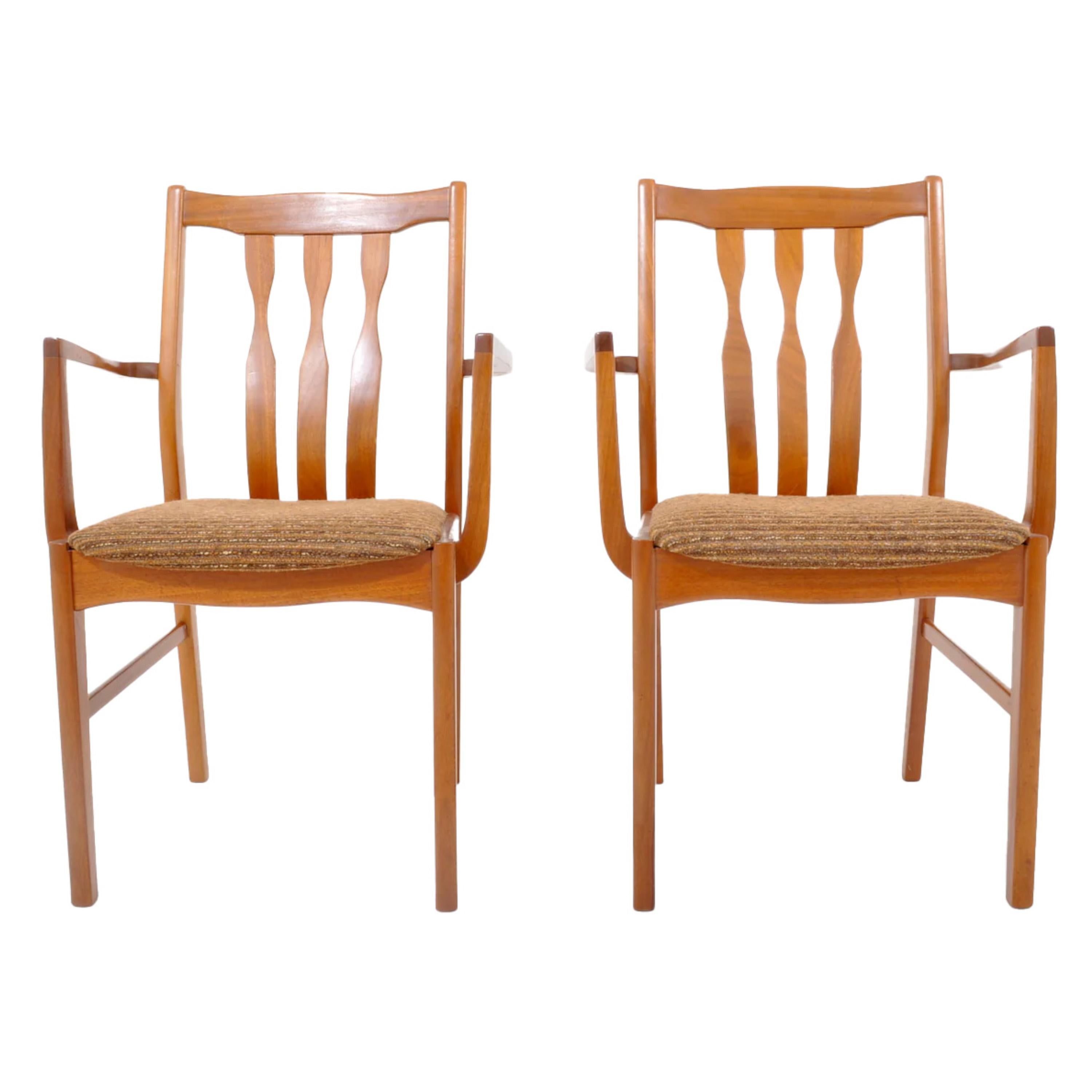 Danese Coppia di poltrone da capitano moderne di metà secolo in teak, anni '60 in vendita