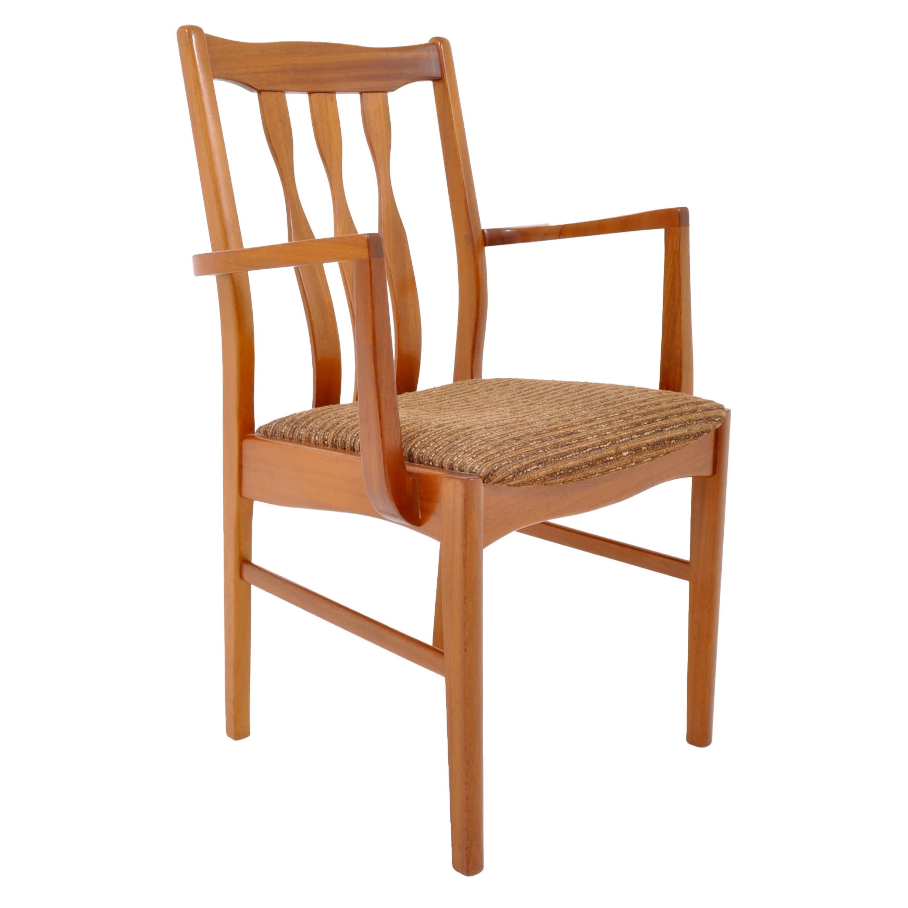 Mohair Coppia di poltrone da capitano moderne di metà secolo in teak, anni '60 in vendita