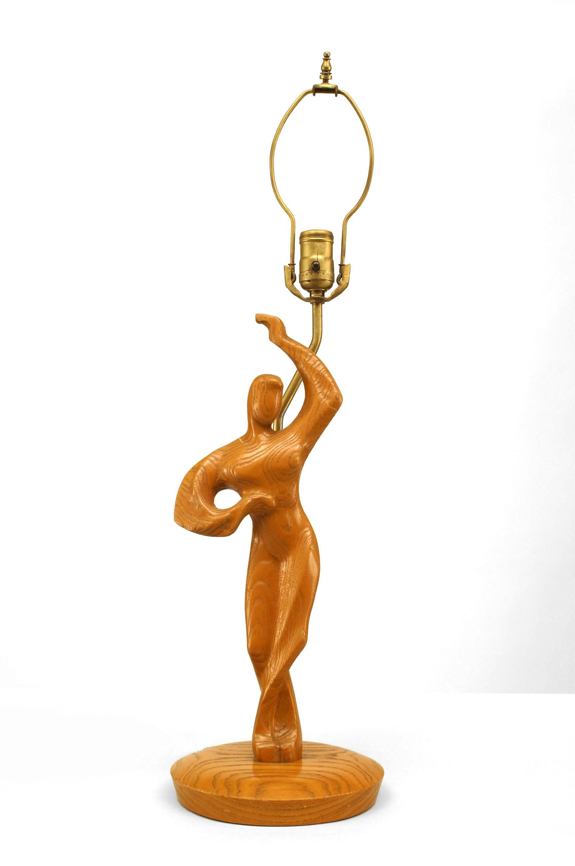 Mid-Century Modern Paire de lampes de bureau figuratives Heifetz en bois fruitier du milieu du siècle dernier en vente