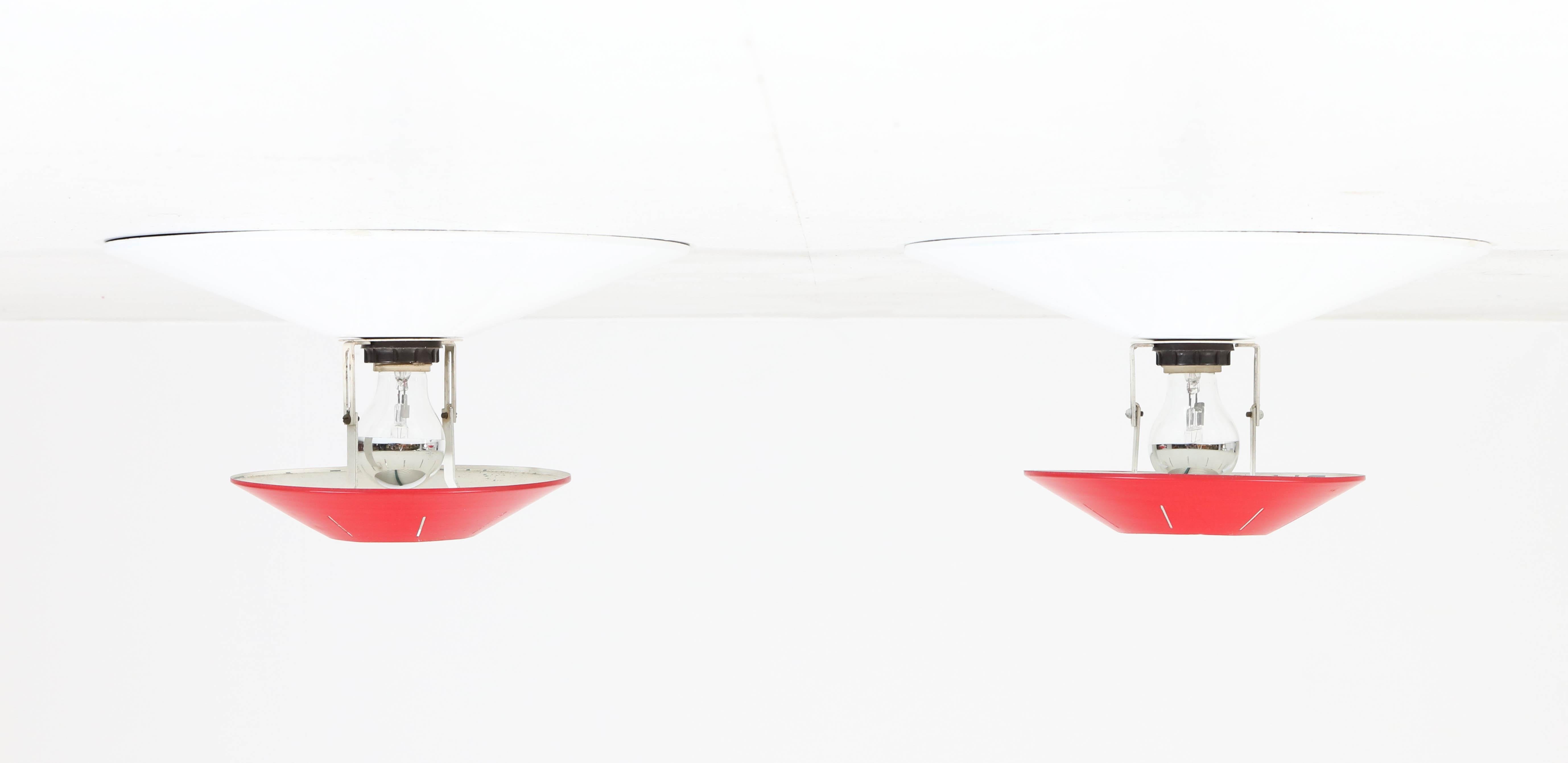 Great pair of Mid-Century Modern ceiling lights.
Design by Louis Kalff for Philips.
Striking Dutch design from the fifties.
White enameled metal and red lacquered metal.
The pair is in very good condition with minor wear consistent with age and