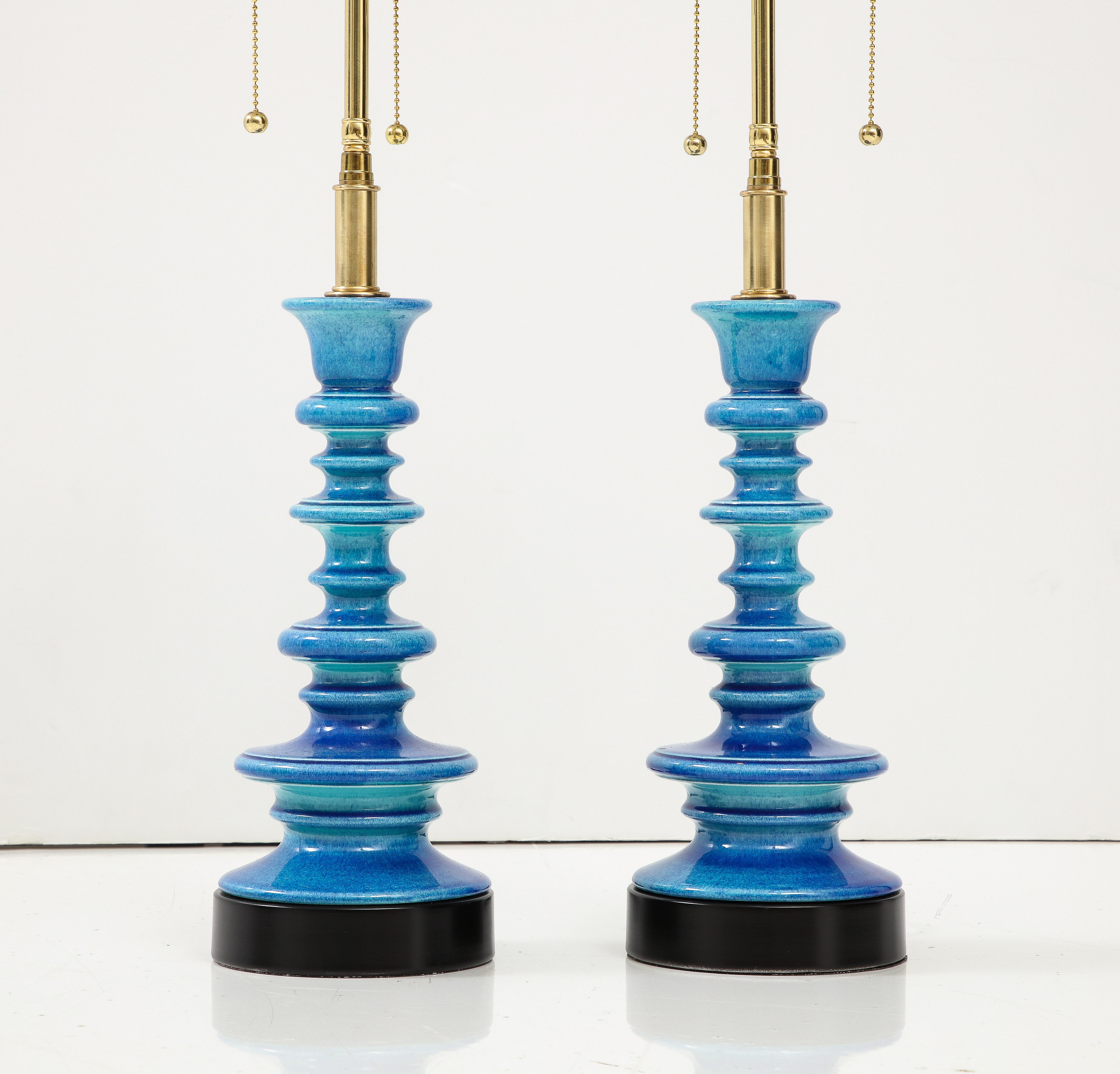 Mid-20th Century Pair of Mid-Century Modern Ceramic Pagoda Lamps For Sale