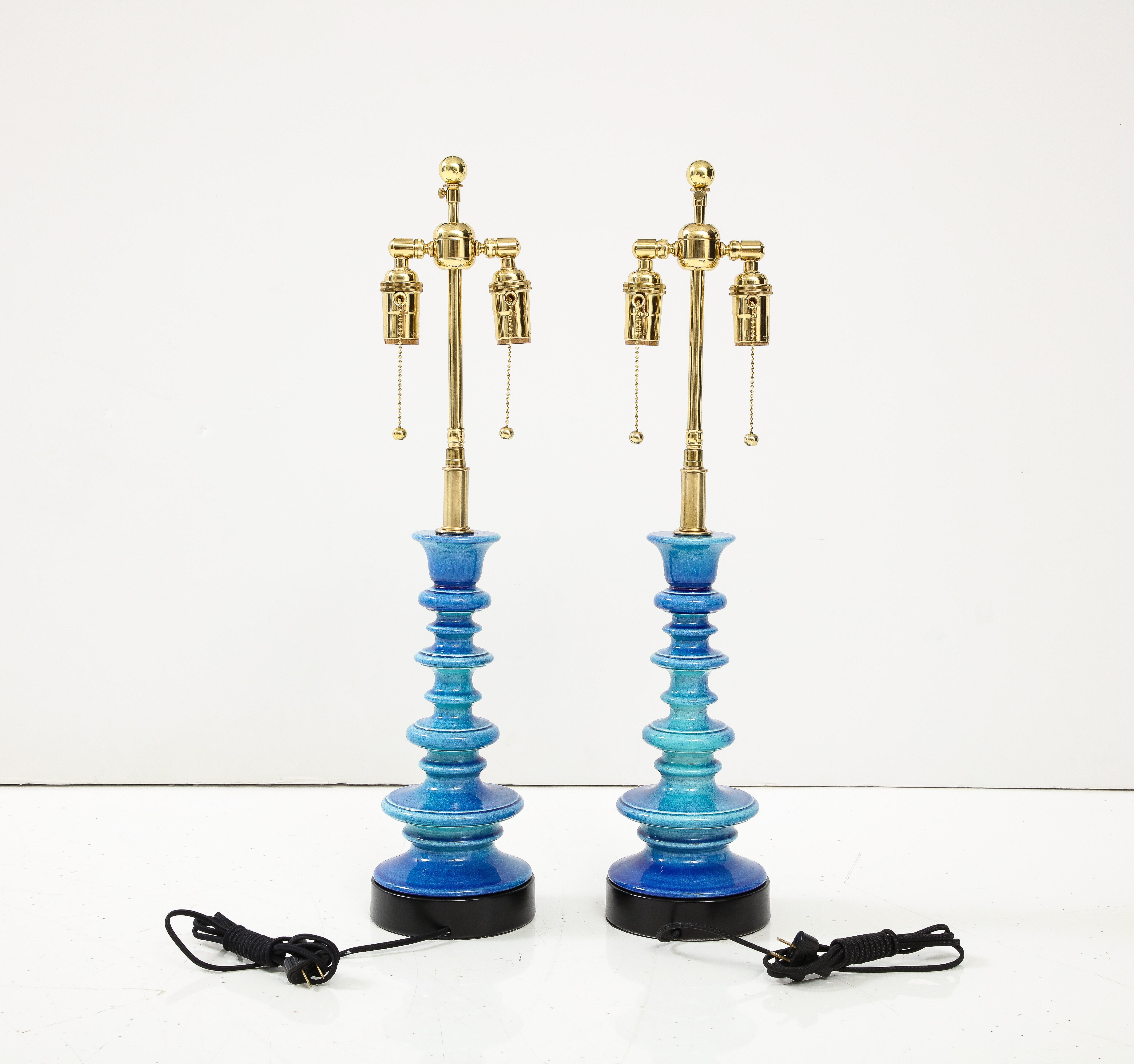 Pair of Mid-Century Modern Ceramic Pagoda Lamps For Sale 3