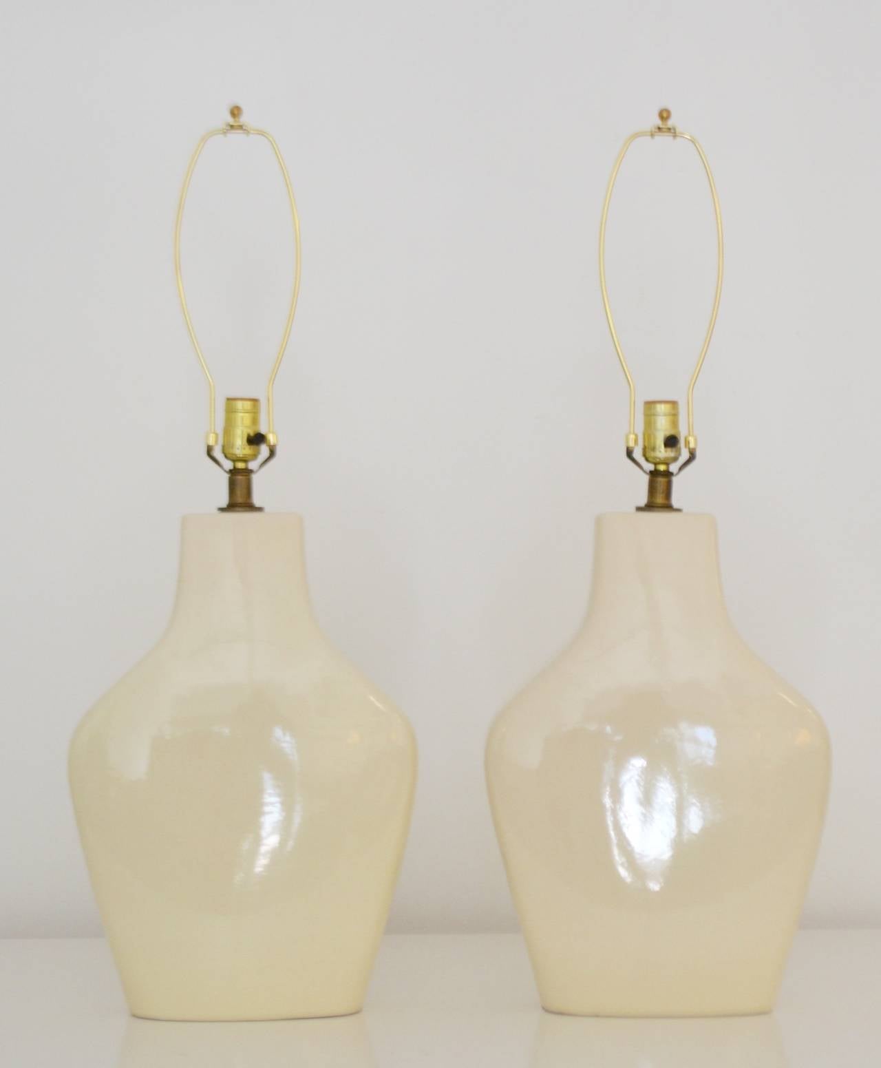 Glazed Pair of Mid-Century Modern Ceramic Table Lamps For Sale