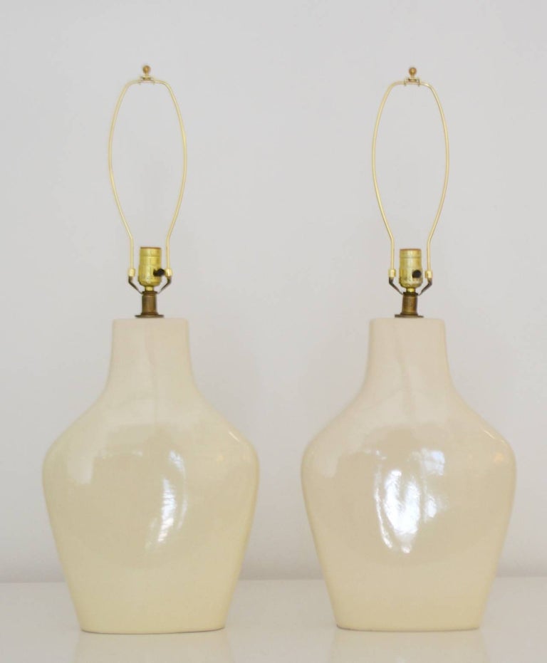 Glazed Pair of Mid-Century Modern Ceramic Table Lamps For Sale