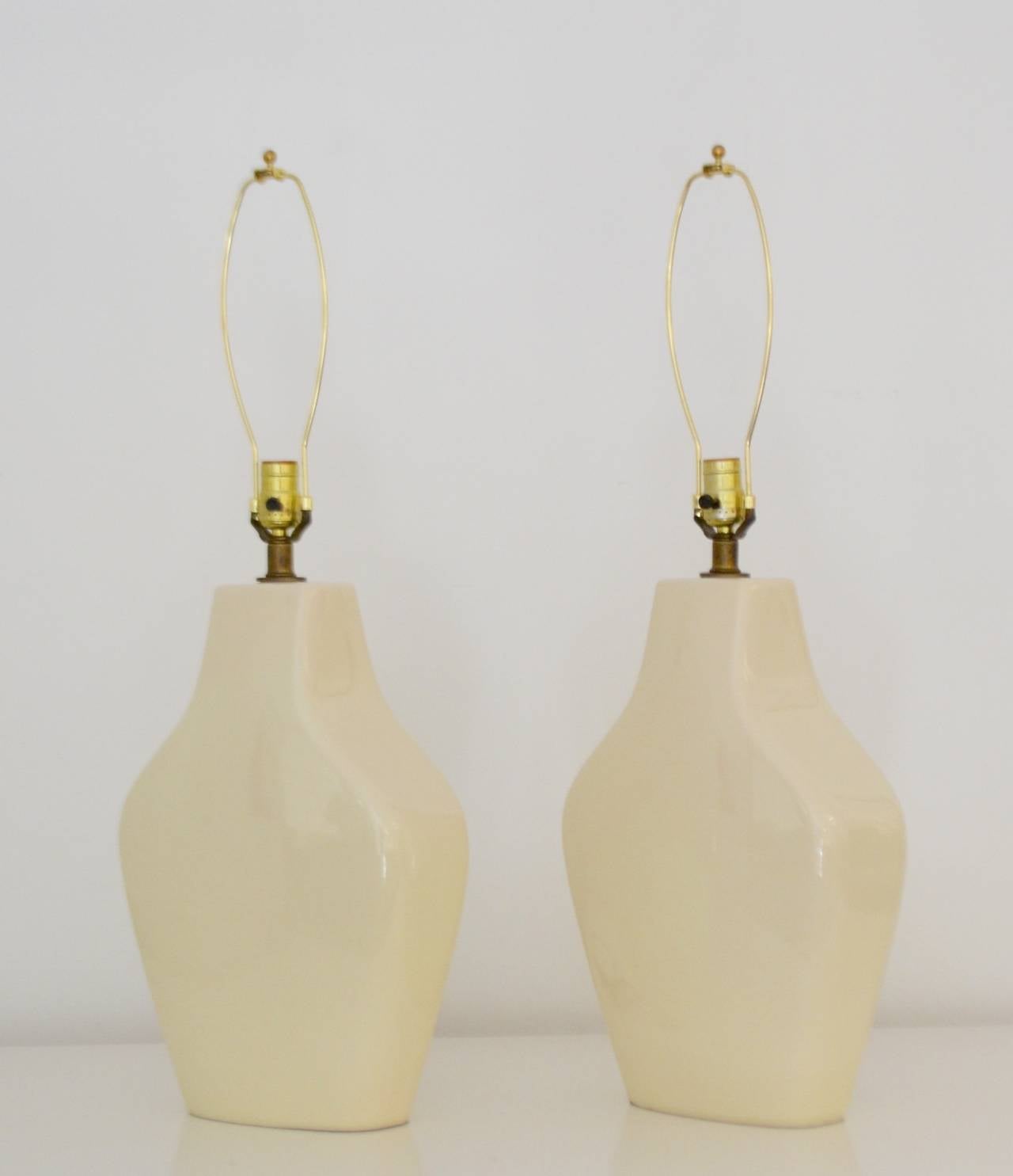 Pair of Mid-Century Modern Ceramic Table Lamps In Good Condition For Sale In West Palm Beach, FL