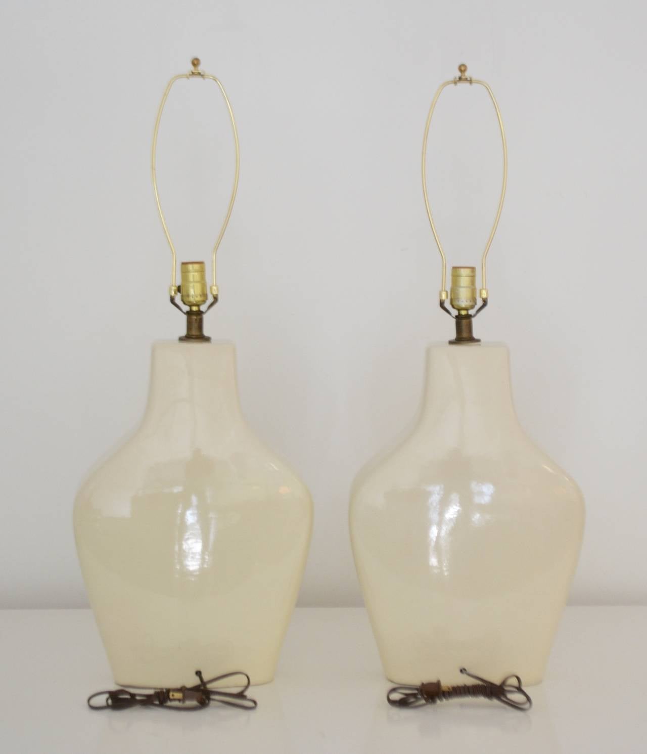 Brass Pair of Mid-Century Modern Ceramic Table Lamps For Sale