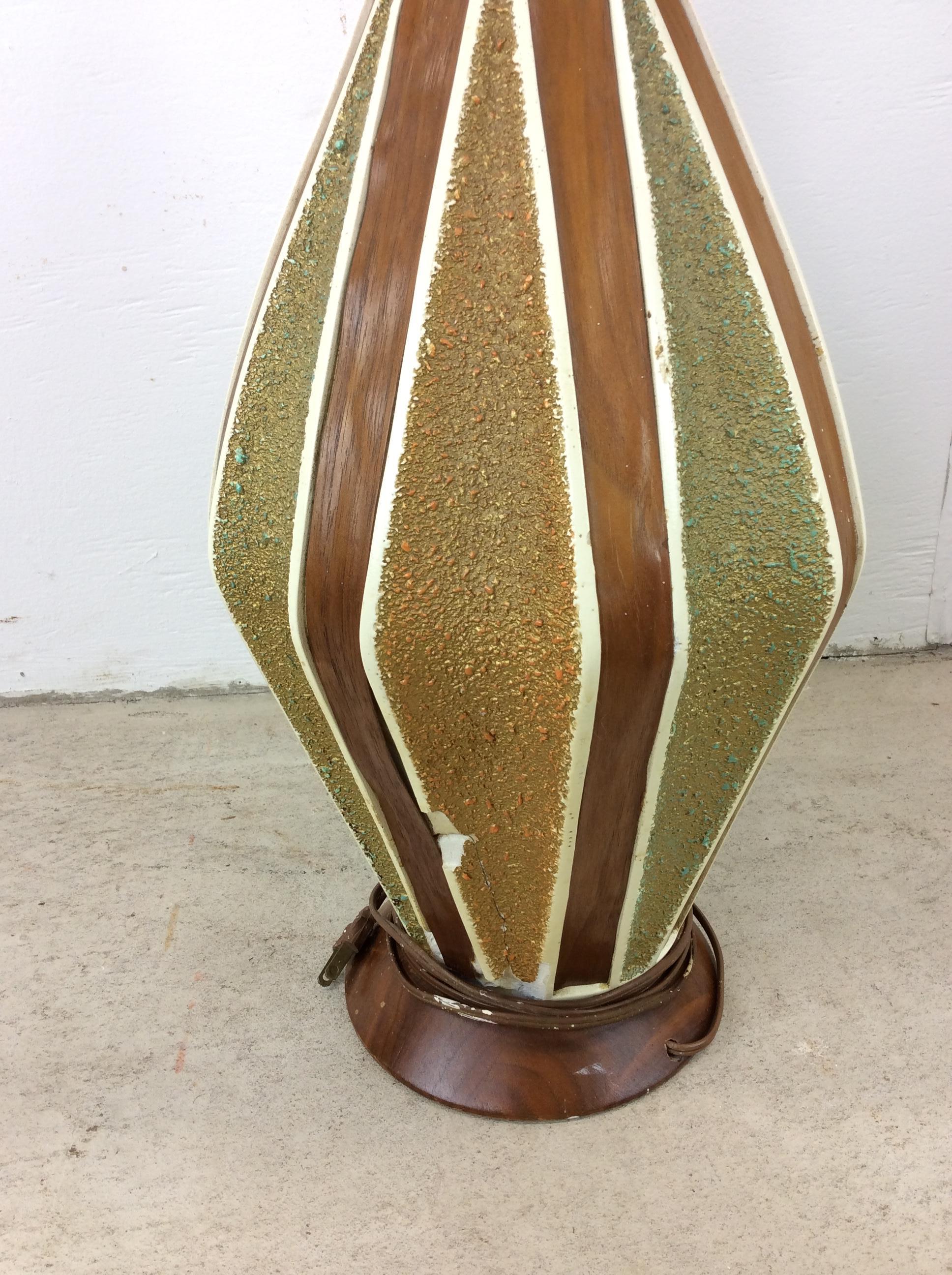 Ein Paar Mid Century Modern Keramik-Tischlampen mit Fass-Schirm im Angebot 10