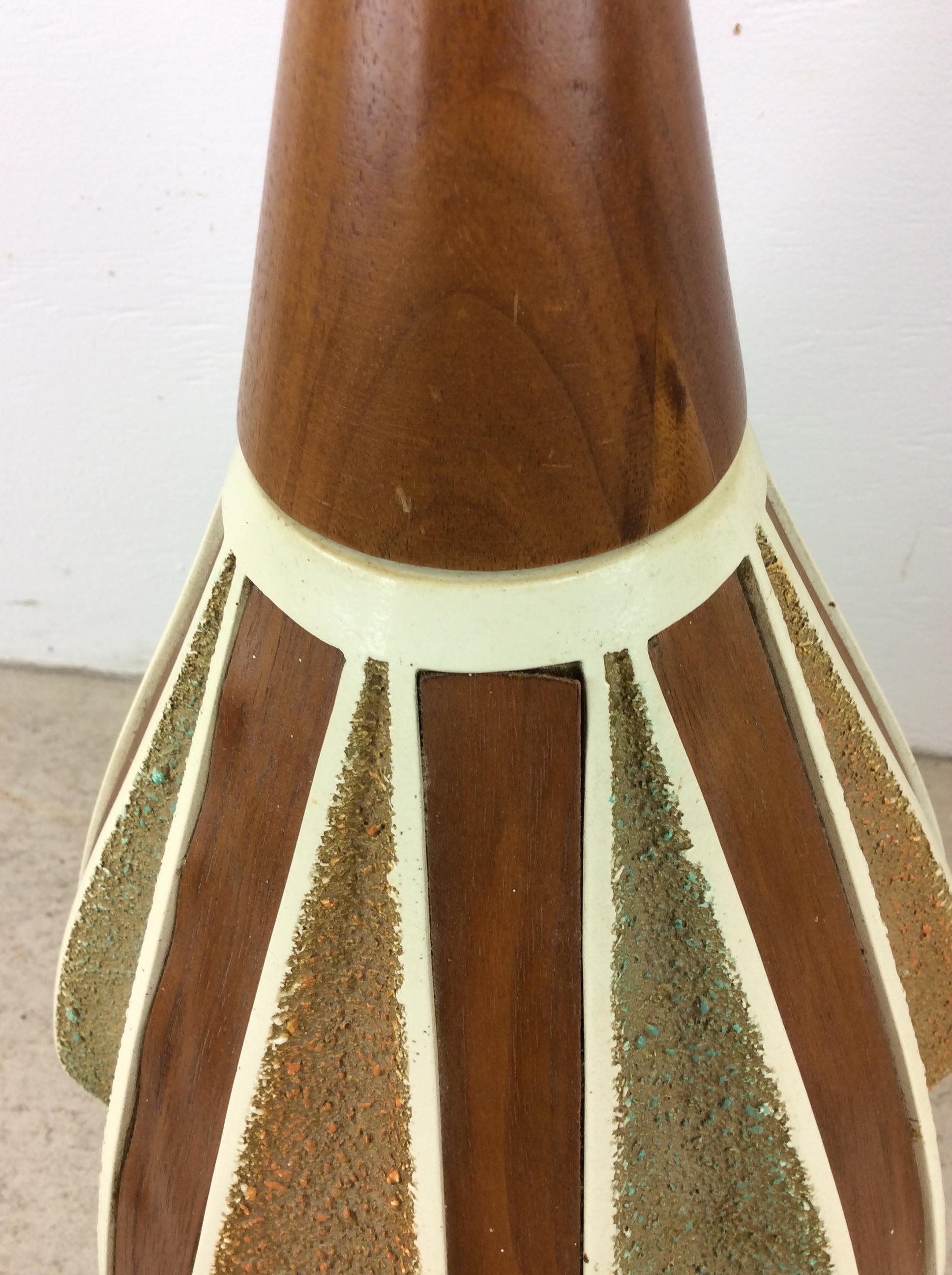 Ein Paar Mid Century Modern Keramik-Tischlampen mit Fass-Schirm im Angebot 11