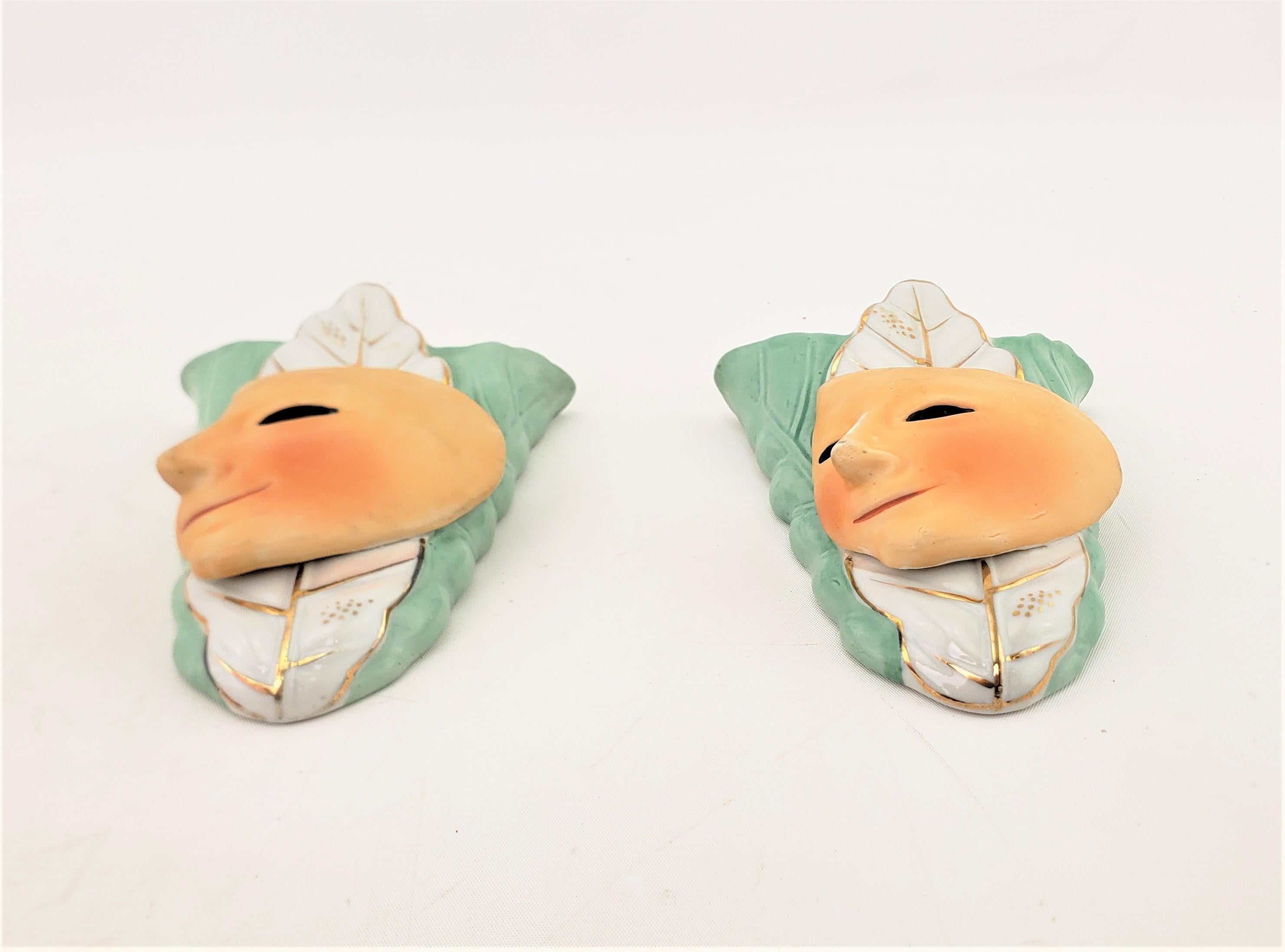 Pair of Mid-Century Modern Ceramic Wall Pockets with Harlequin Mask Alien Faces In Good Condition For Sale In Hamilton, Ontario