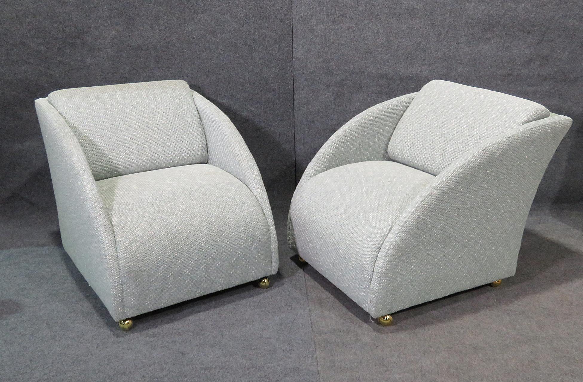 20th Century Pair of Mid-Century Modern Chairs and Ottoman