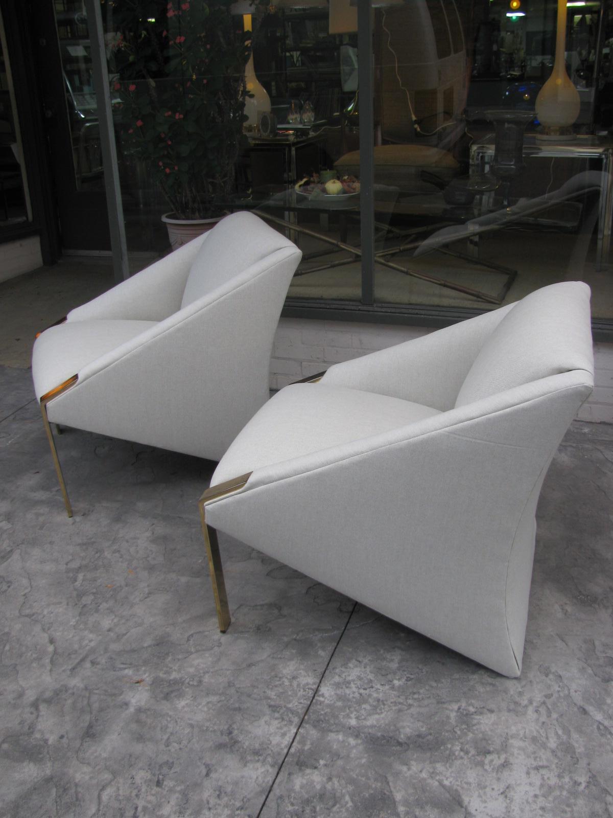 Pair of Mid-Century Modern Lounge Club Chairs 10