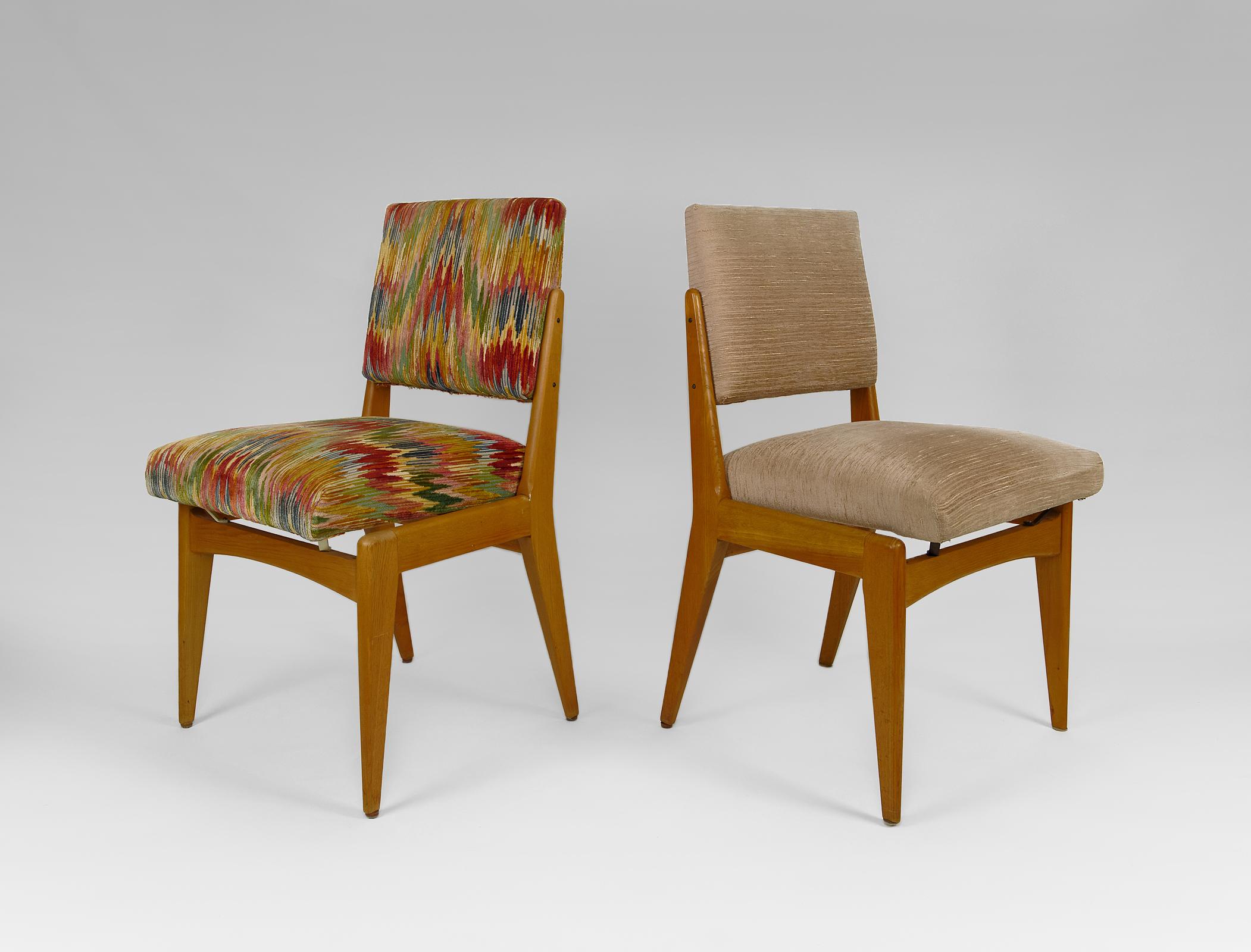 Tissu Paire de chaises de style mi-siècle moderne, France, vers 1950 en vente