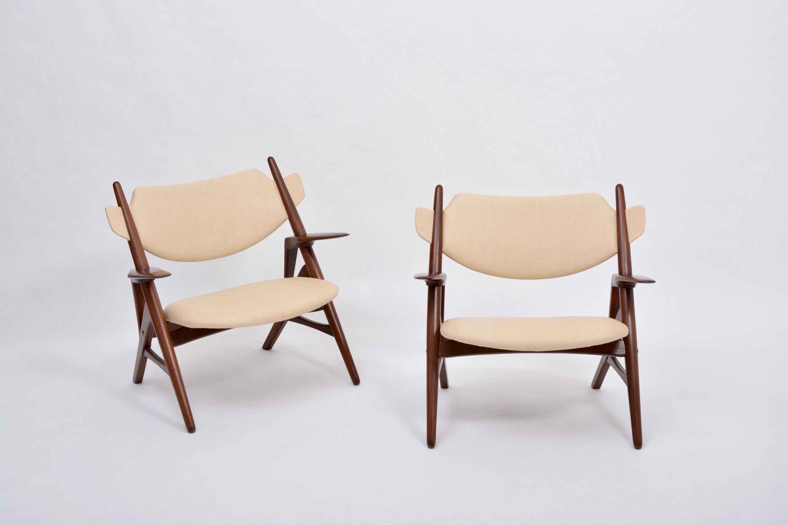 Pair of Reupholstered Mid-Century Modern Chairs  3