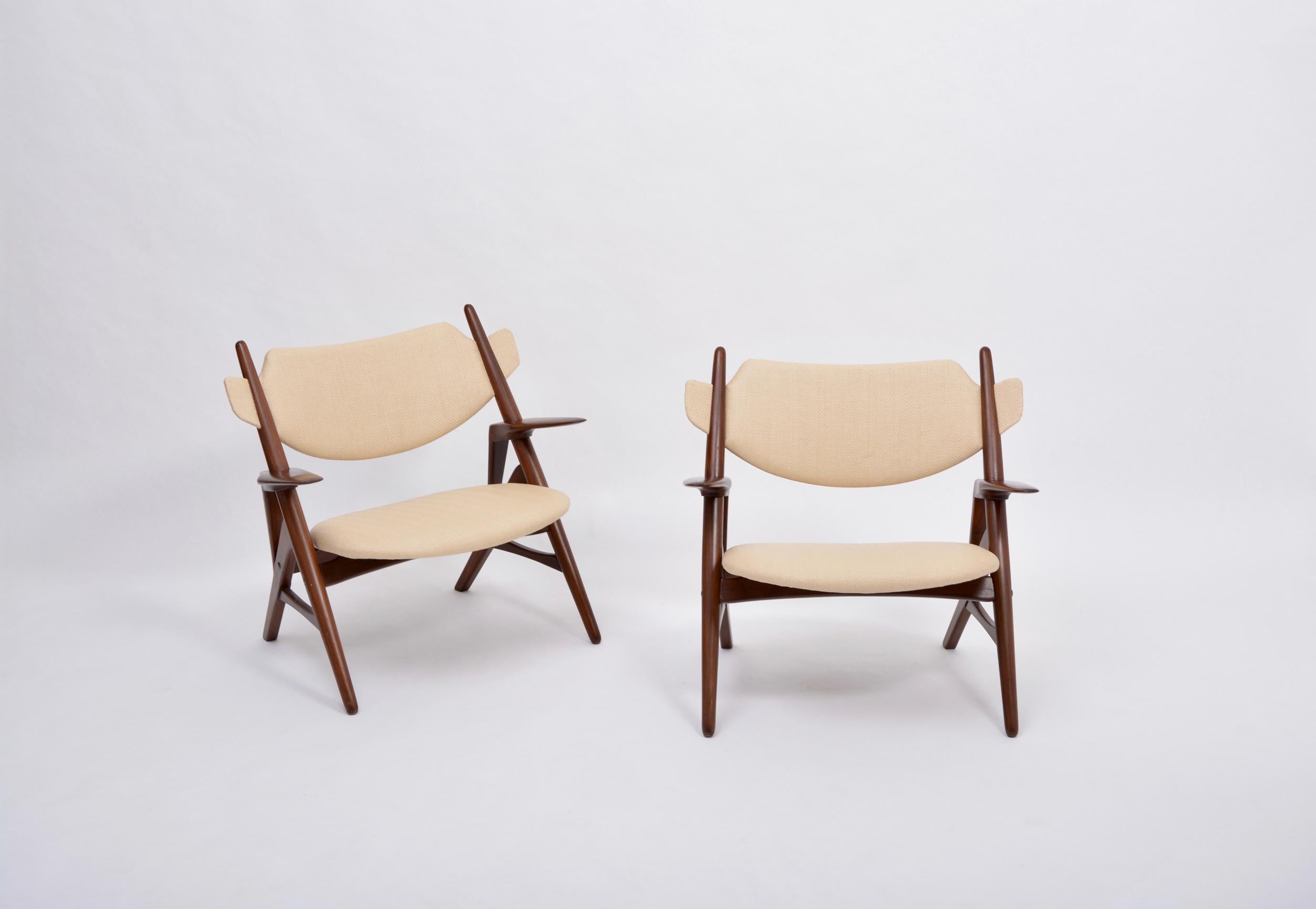 Pair of Reupholstered Mid-Century Modern Chairs  4