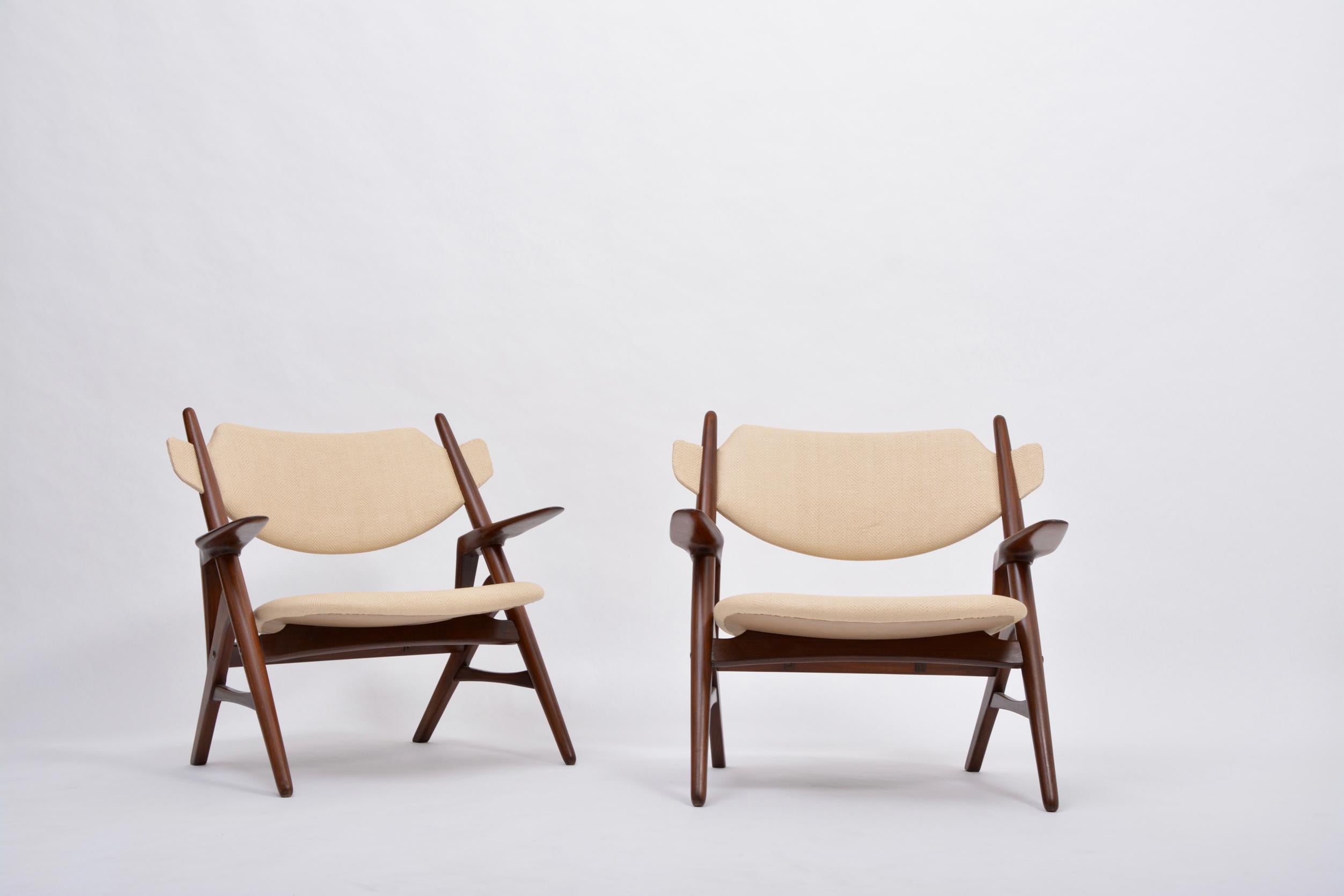 Pair of Reupholstered Mid-Century Modern Chairs  5