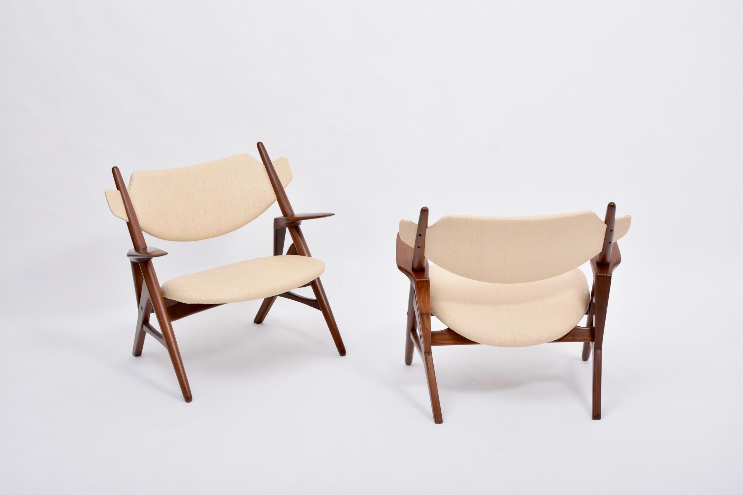 20th Century Pair of Reupholstered Mid-Century Modern Chairs 