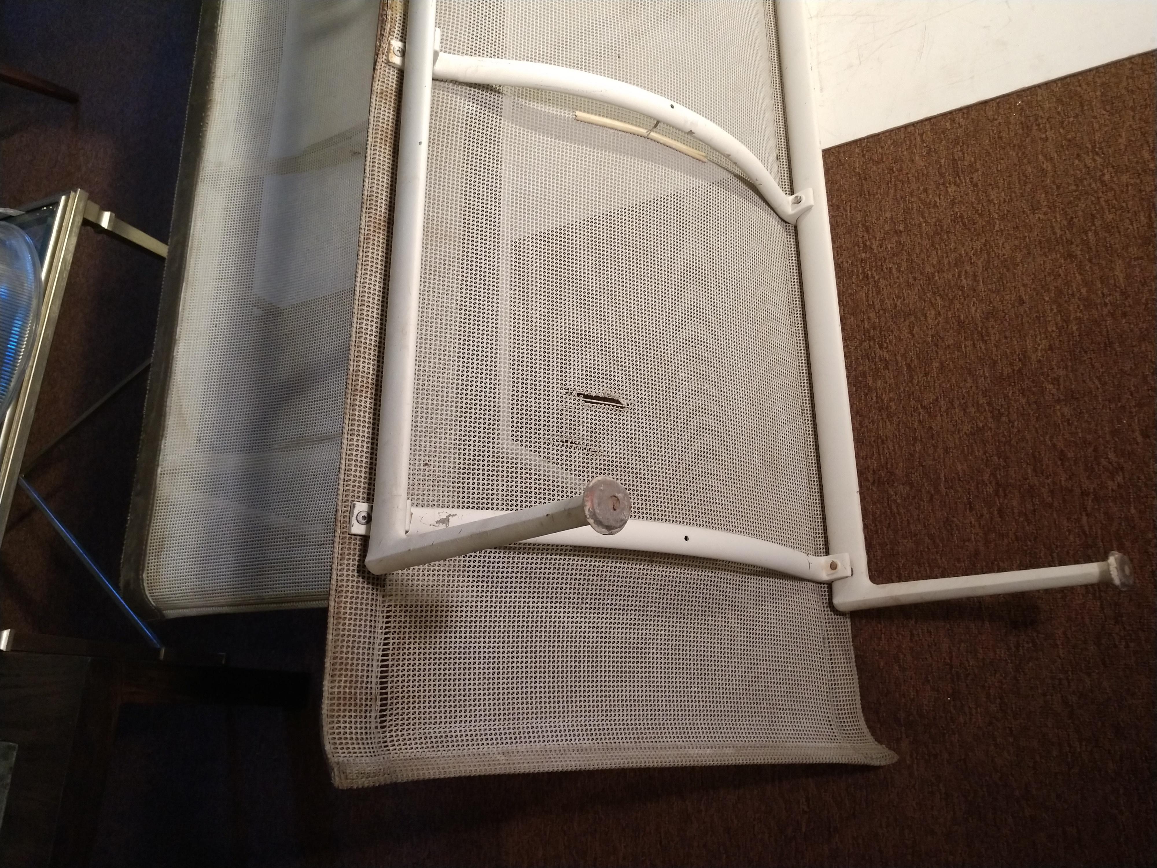 Pair of Mid-Century Modern Chaises by Richard Schultz In Fair Condition In Port Jervis, NY