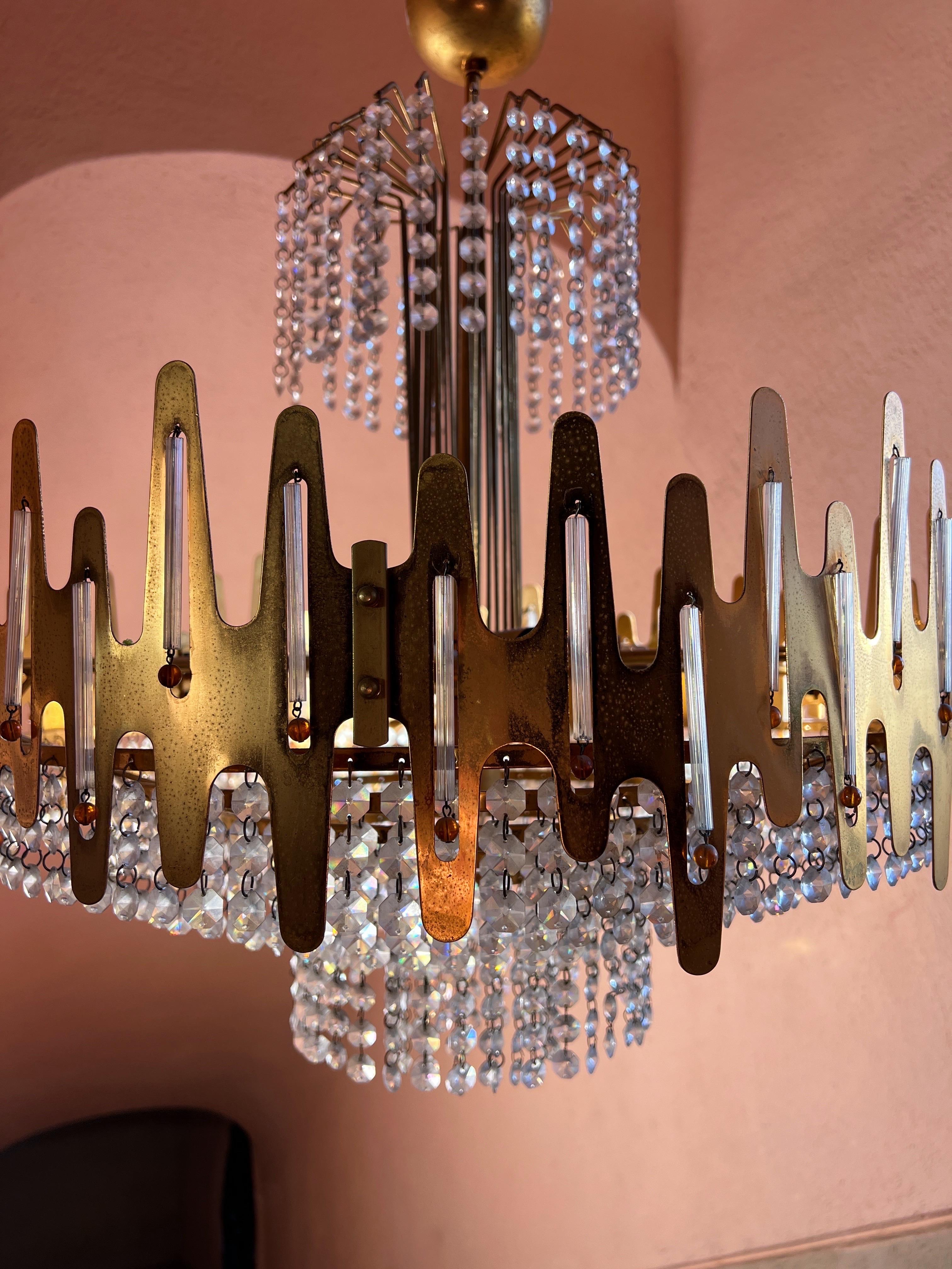 Pair of mid century modern chandeliers by Sciolari, 1970 For Sale 5