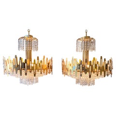 Pair of mid century modern chandeliers by Sciolari, 1970