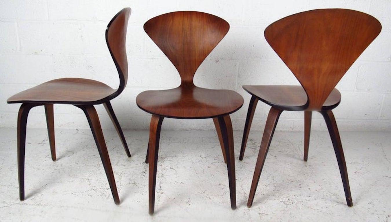 Mid-20th Century Pair of Mid-Century Modern Cherner Chairs for Plycraft