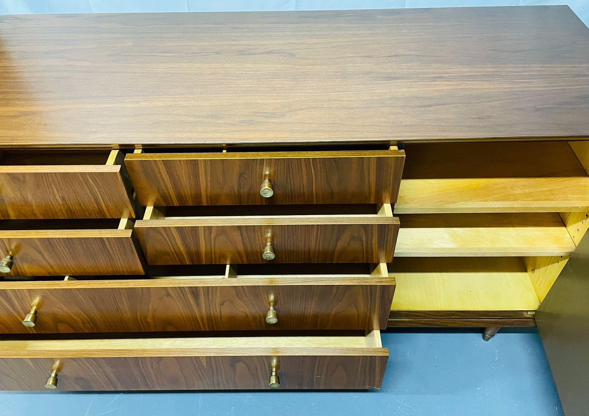 Pair of Mid-Century Modern Chests, Dressers Bedside Stands, Opposing, Refinished For Sale 4