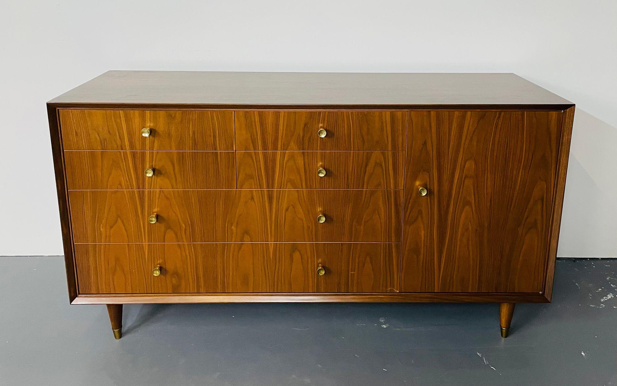Pair of Mid-Century Modern Chests, Dressers Bedside Stands, Opposing, Refinished For Sale 8