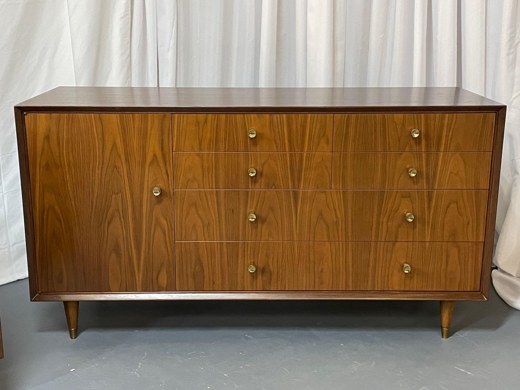 Mid-20th Century Pair of Mid-Century Modern Chests, Dressers Bedside Stands, Opposing, Refinished For Sale