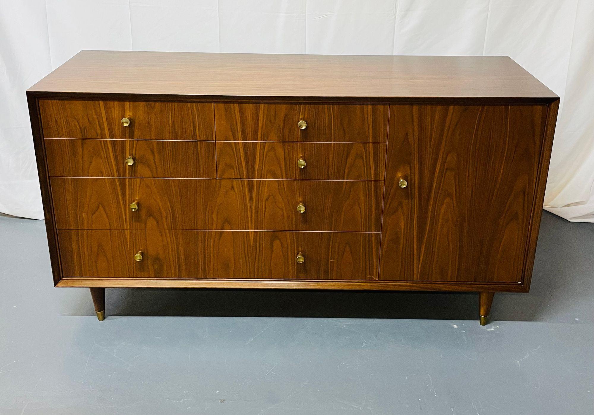 Pair of Mid-Century Modern Chests, Dressers Bedside Stands, Opposing, Refinished For Sale 1