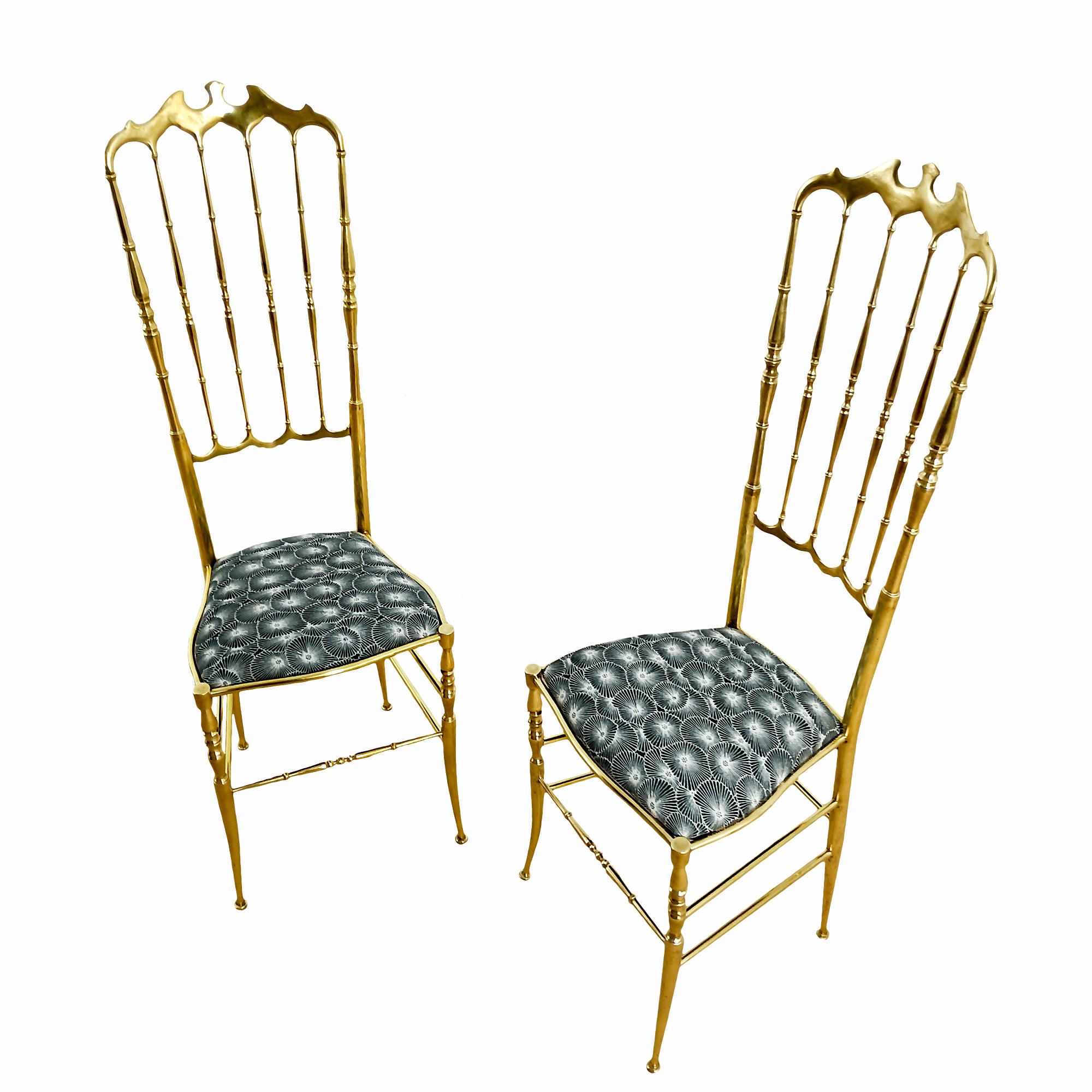 Pair of Chiavari chairs with high backs, polished solid brass, seats refurbished in Japanese fabric.
Italy circa 1940.
