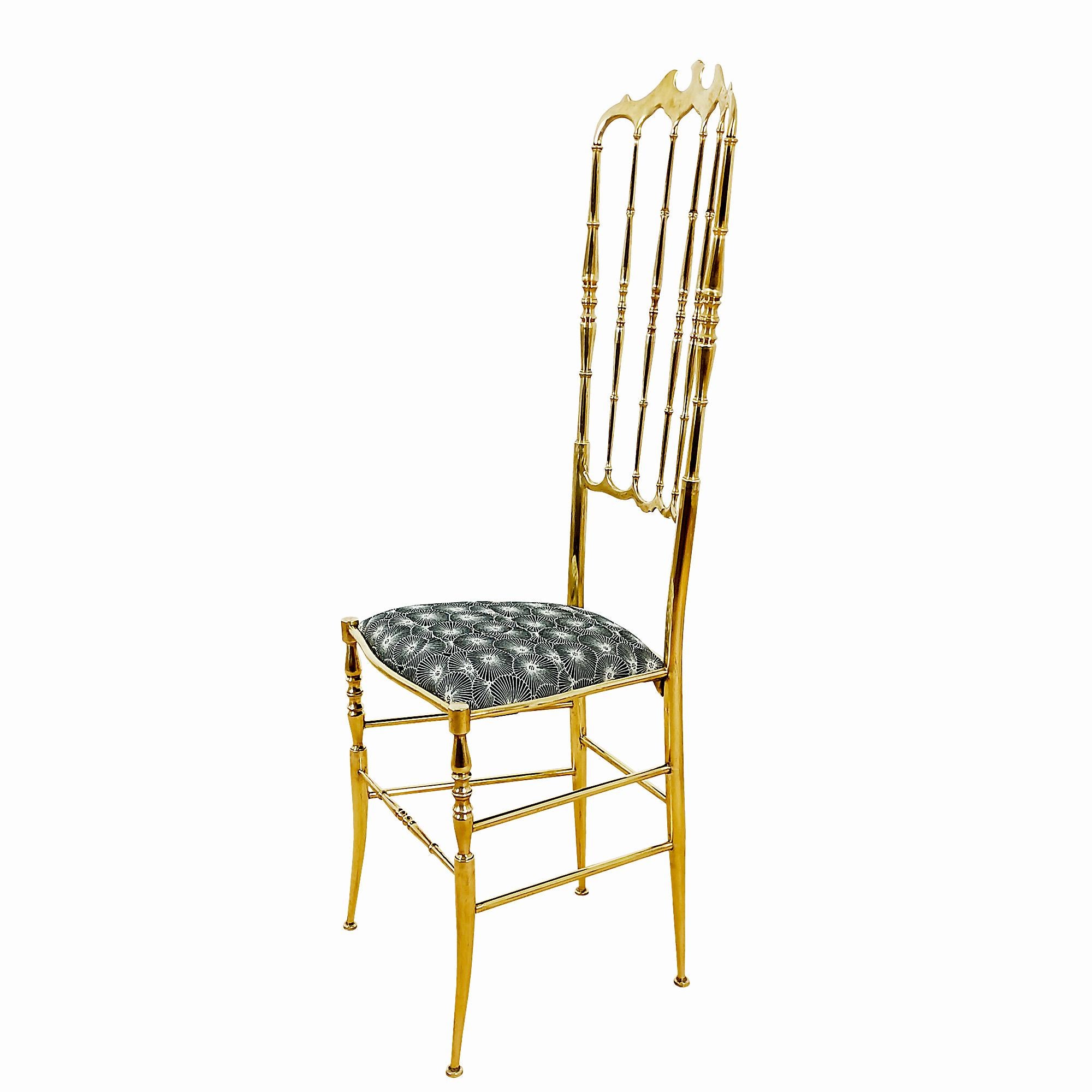 Polished Pair of Mid-Century Modern Chiavari Chairs with Japanese Fabric, Italy, 1940 For Sale