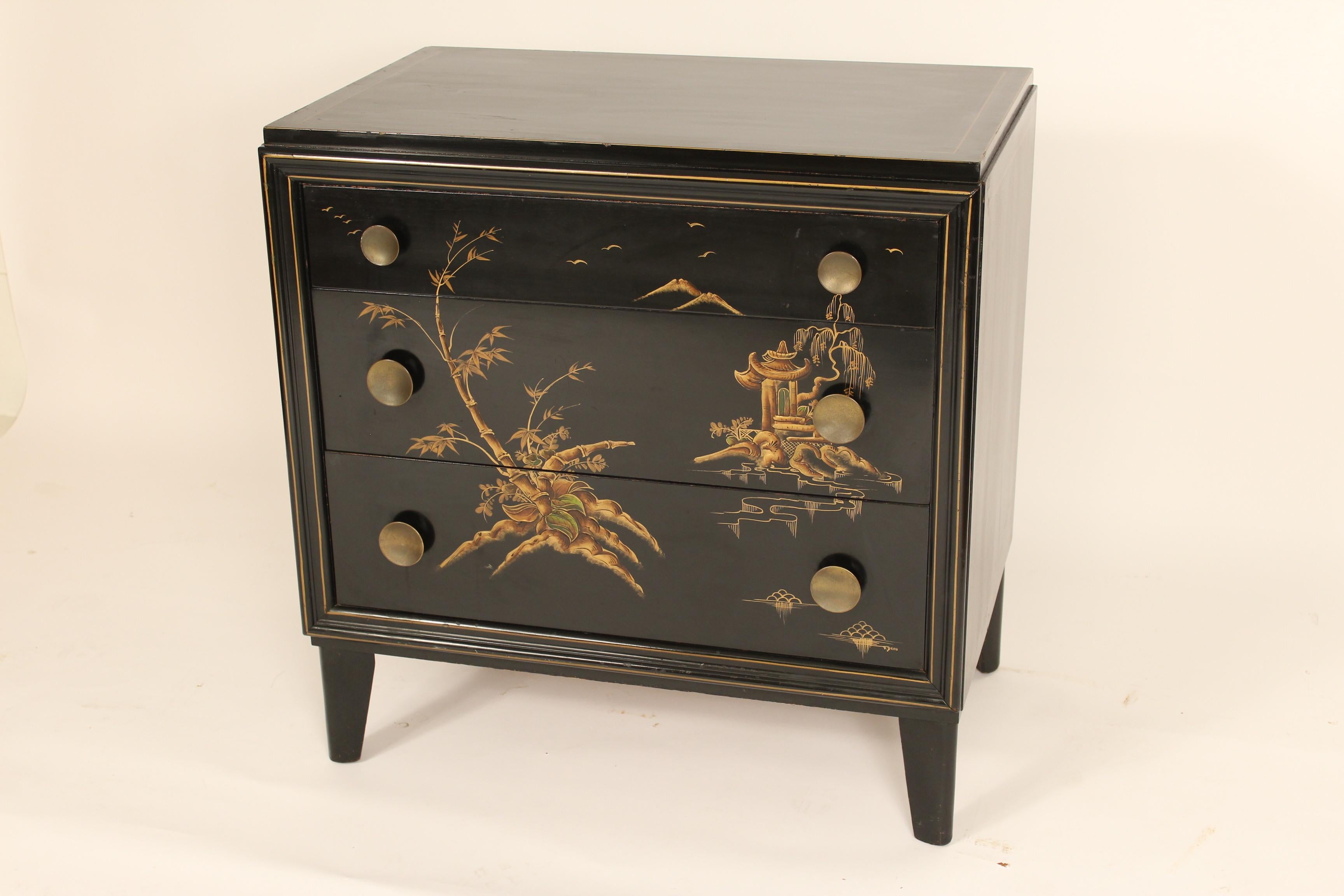 Pair of Mid-Century Modern Chinoiserie Decorated Chests of Drawers In Good Condition In Laguna Beach, CA