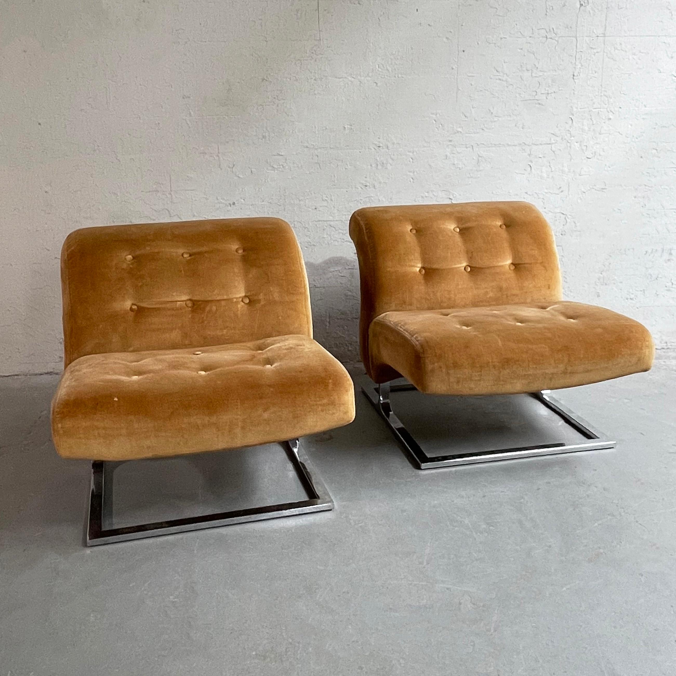 Pair Of Mid-Century Modern Chrome Cantilever Slipper Lounge Chairs In Good Condition For Sale In Brooklyn, NY