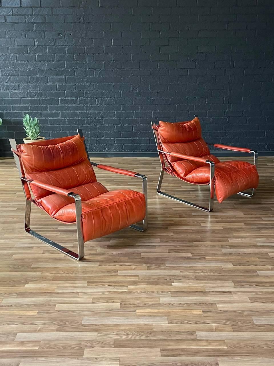 Materials: Chrome, Original Leather 