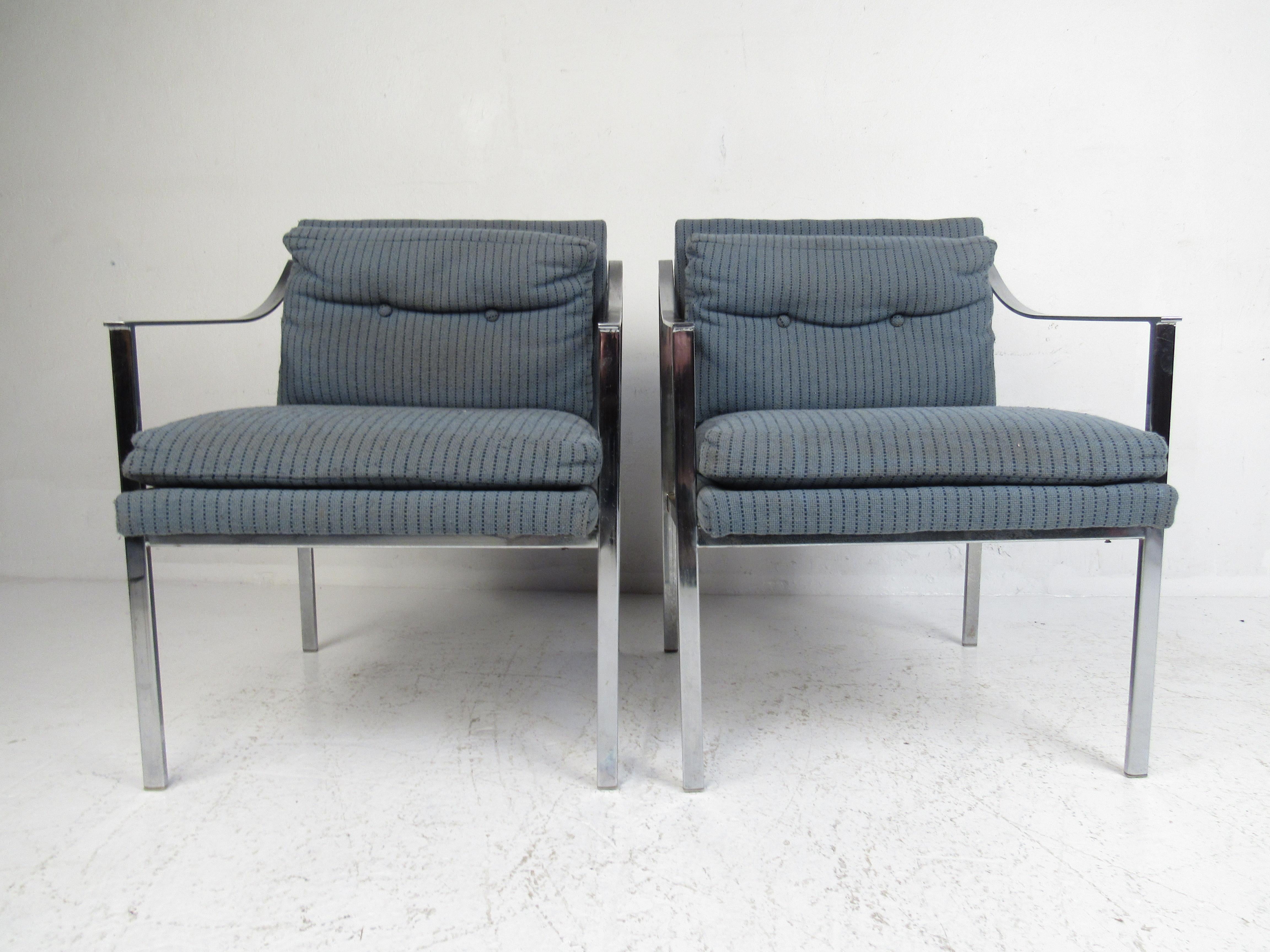 Pair of Mid-Century Modern Chrome Lounge Chairs In Good Condition For Sale In Brooklyn, NY