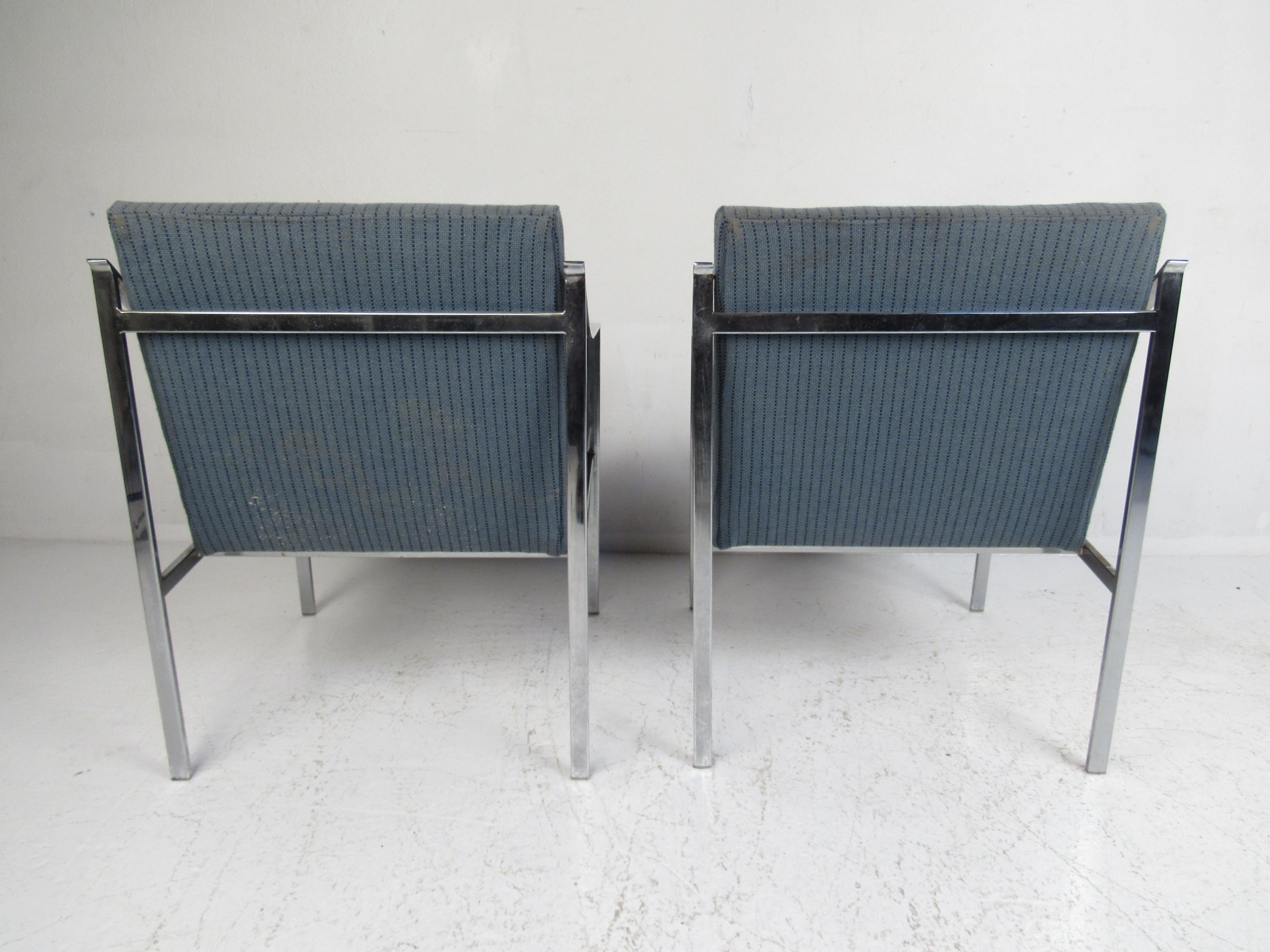 Pair of Mid-Century Modern Chrome Lounge Chairs For Sale 1