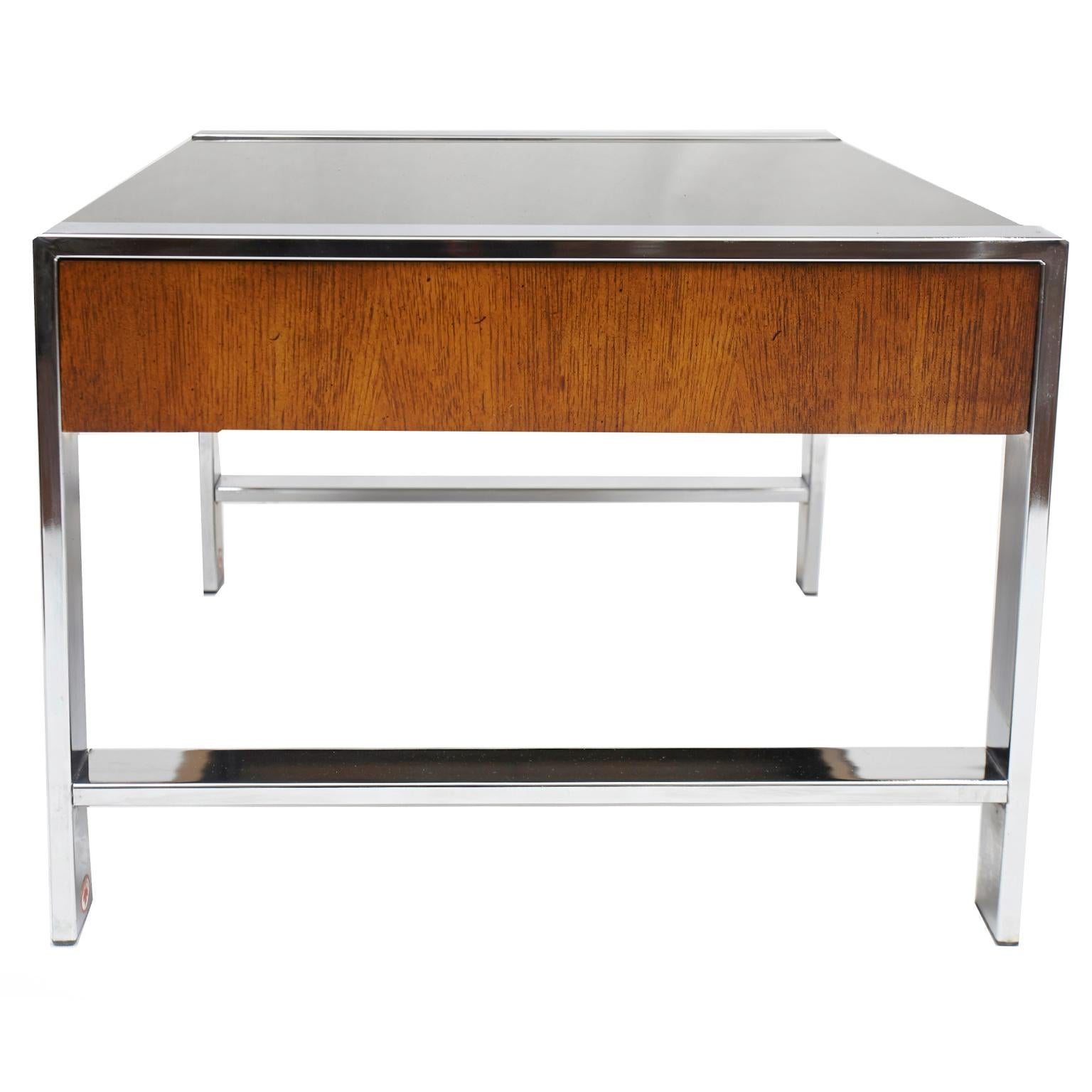 Pair of Mid-Century Modern Chrome, Walnut Veneer and Smoke Glass End Tables In Good Condition In Tucson, AZ