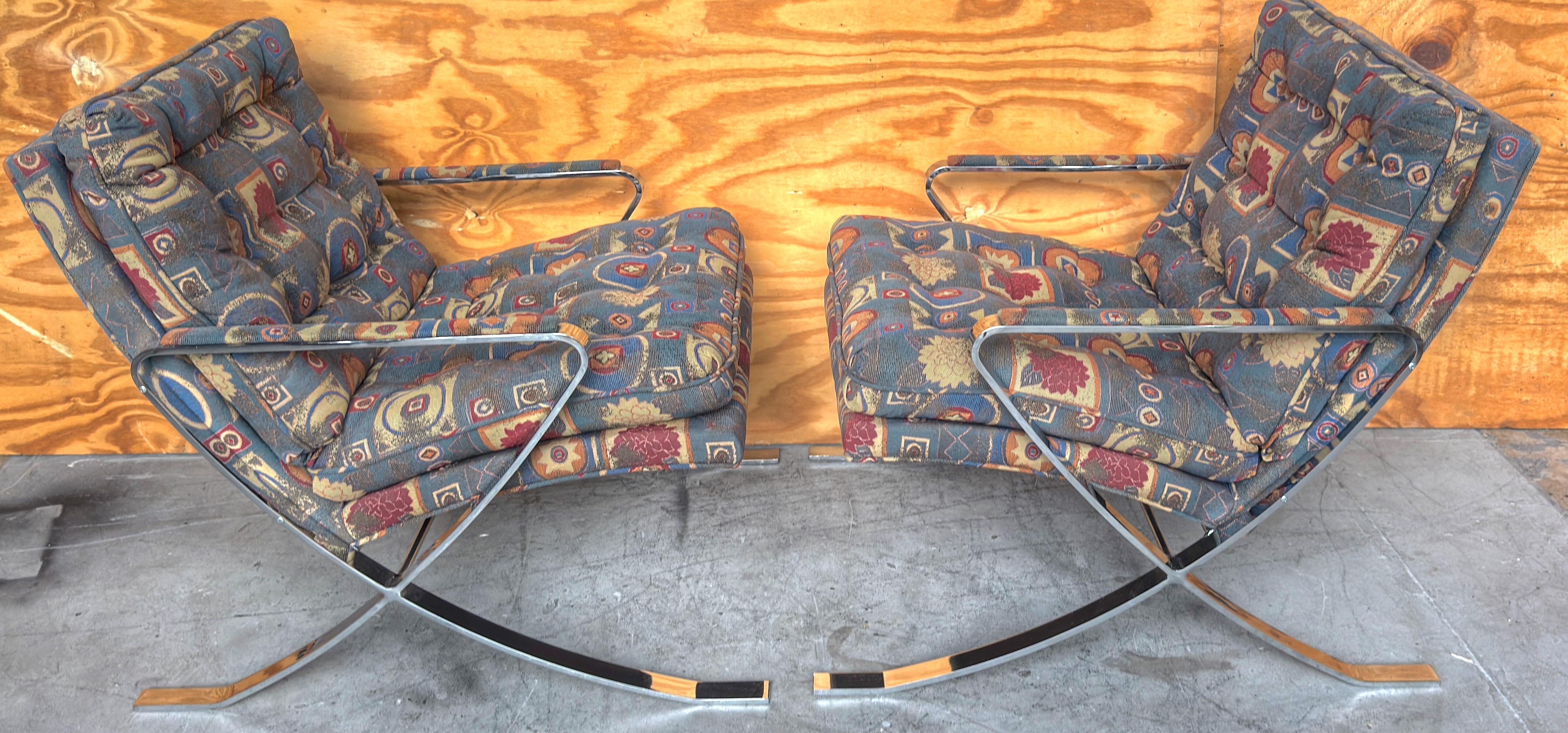 Italiano Coppia di sedie da salotto con base a X in cromo, Bernhardt, circa anni Settanta in vendita