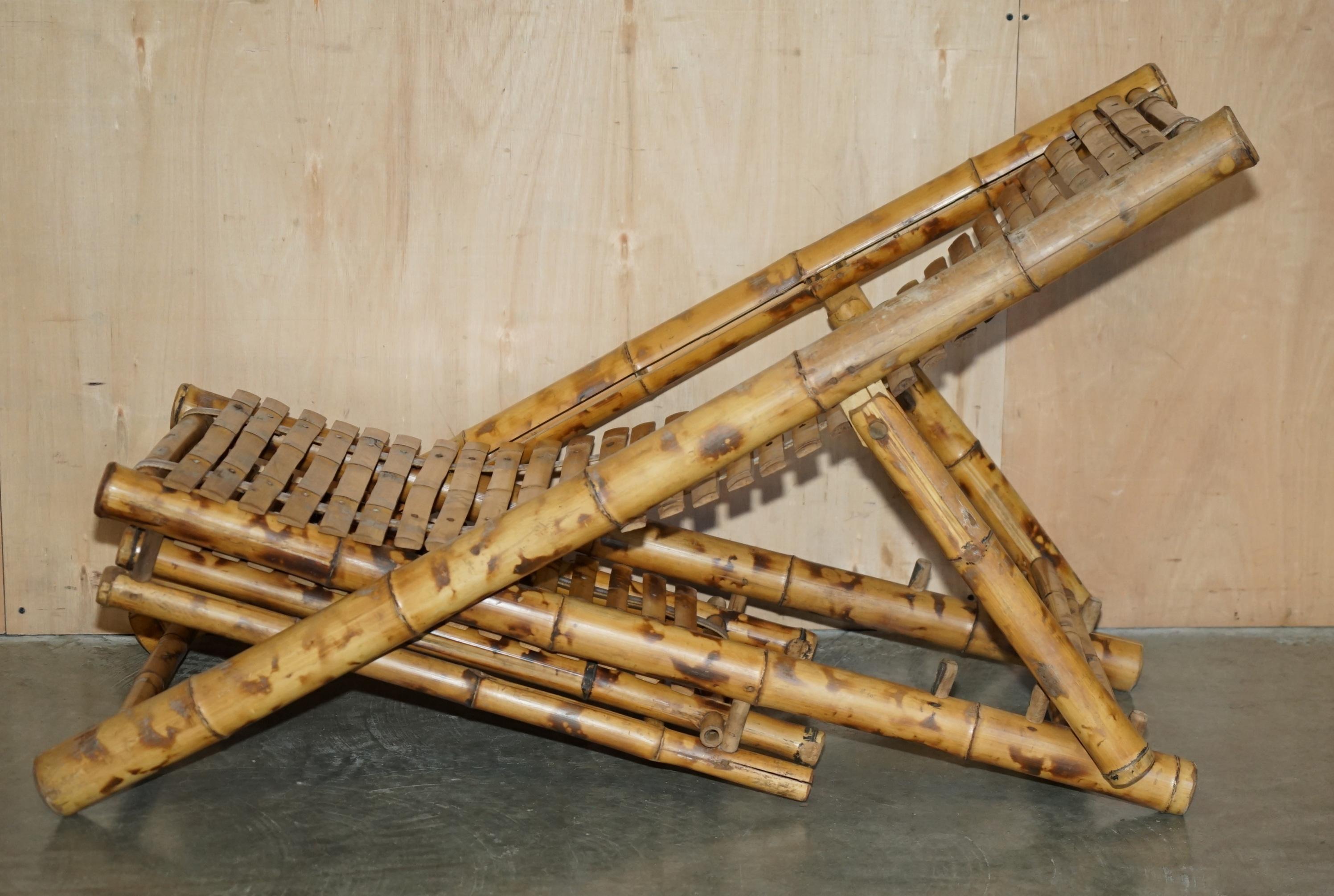 par de sillones reclinables y reposapiés reclinables de bambú del siglo xxvii de 1950 en venta 8